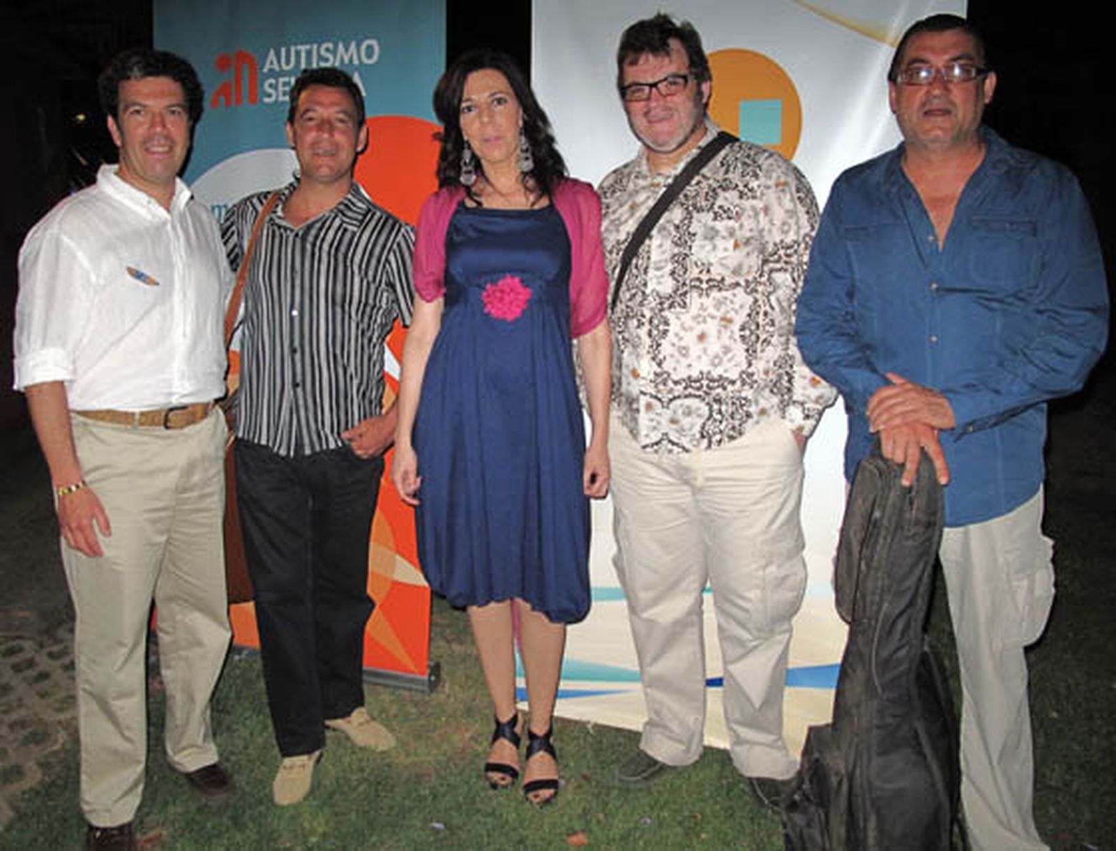 Ricardo Villena (Club Náutico), con los componentes del grupo Alpresa: los hermanos Juan, Jaime y José María Alpresa, y María Ángeles Maisanaba (Autismo Sevilla).

Foto: Victoria Ramírez