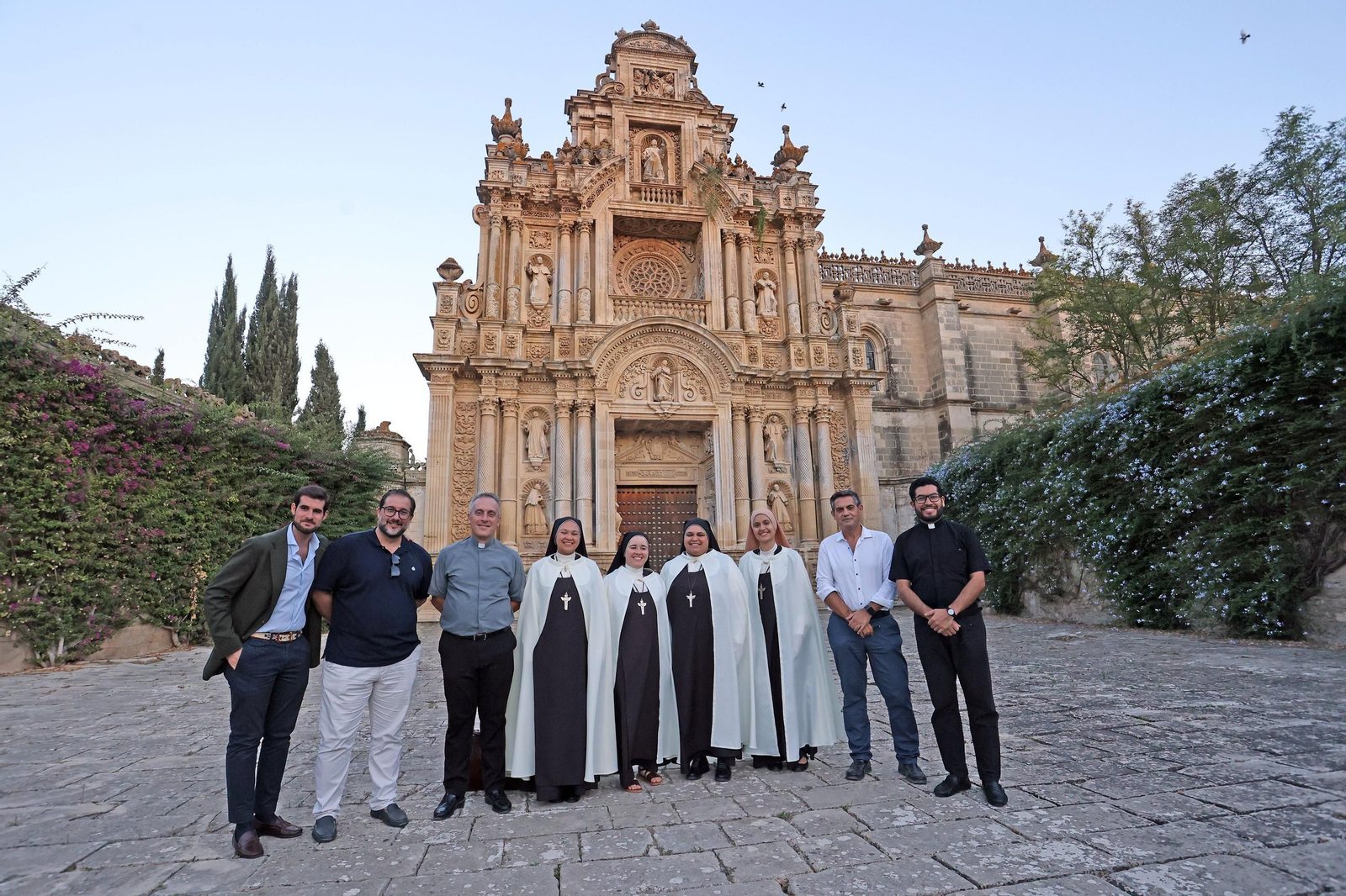 Imágenes de la misa de bienvenida a las hermanas Carmelitas en La Cartuja de Jerez