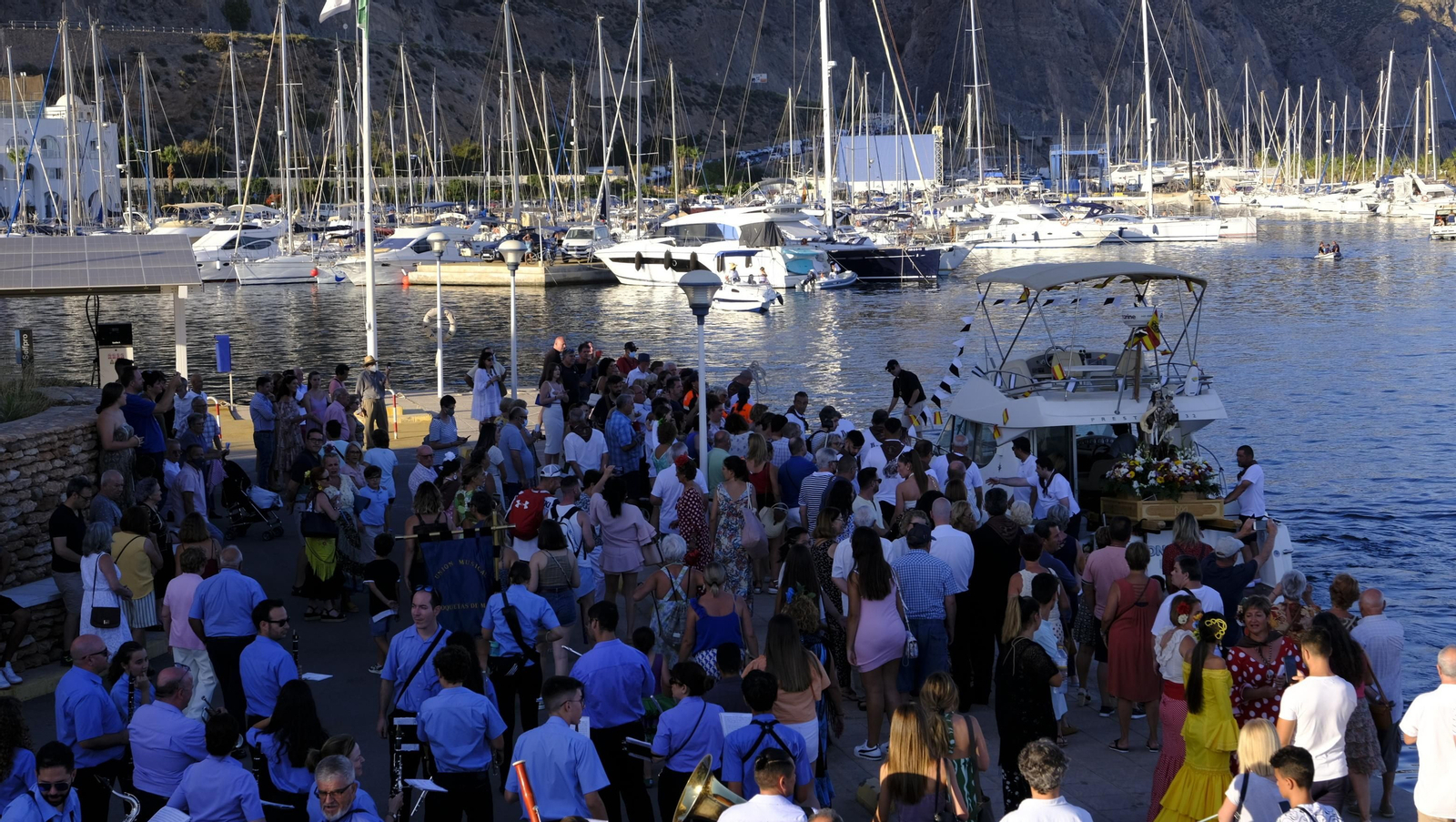 Procesión marinera de la Virgen del Carmen en Aguadulce