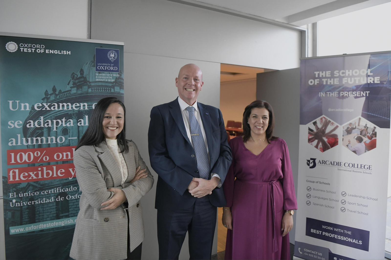 Amelia Moreno, directora general de Arcadie College, Simon Ferdinand, responsable de Desarrollo del Oxford Text Of English y Laila Marzok, directora de Arcadie College en Granada.