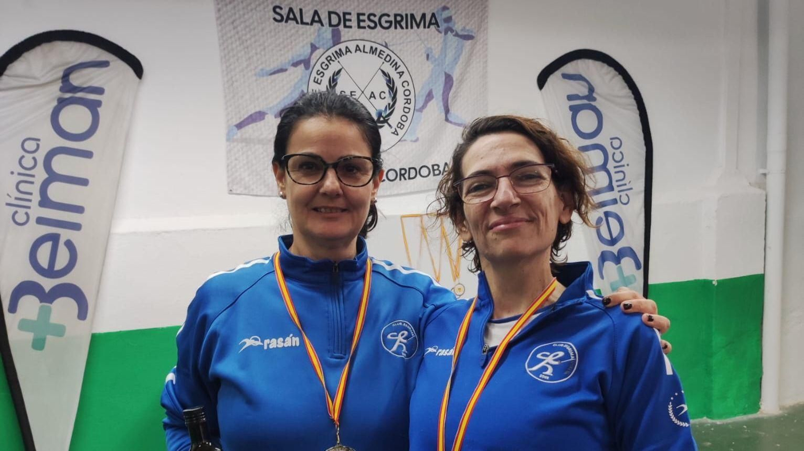 Las espadistas Romero y Pujazón del Club Esgrima Huelva se coronan en el Torneo Abierto de Espada.