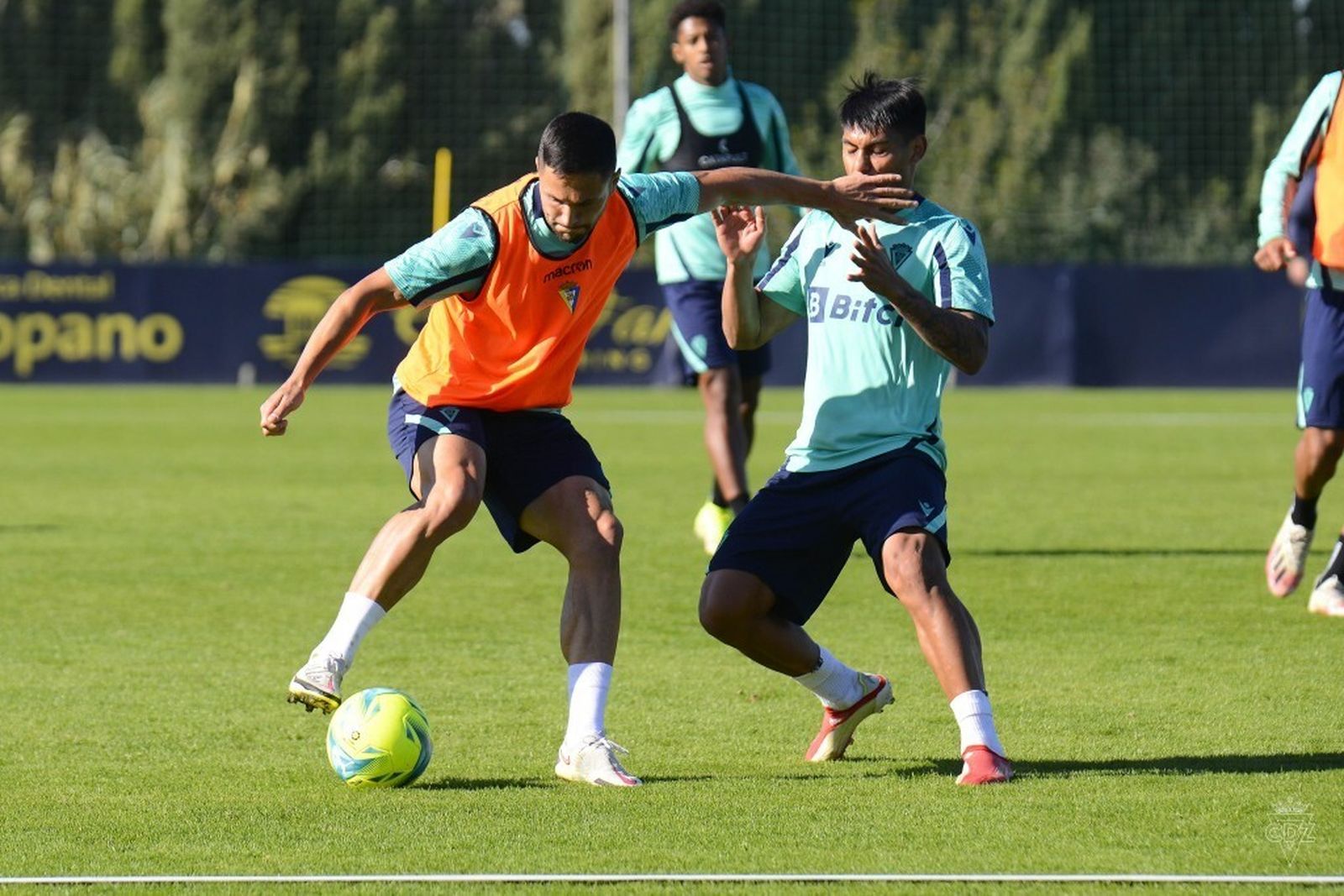 Andone y Arzamendia en un entrenamiento.