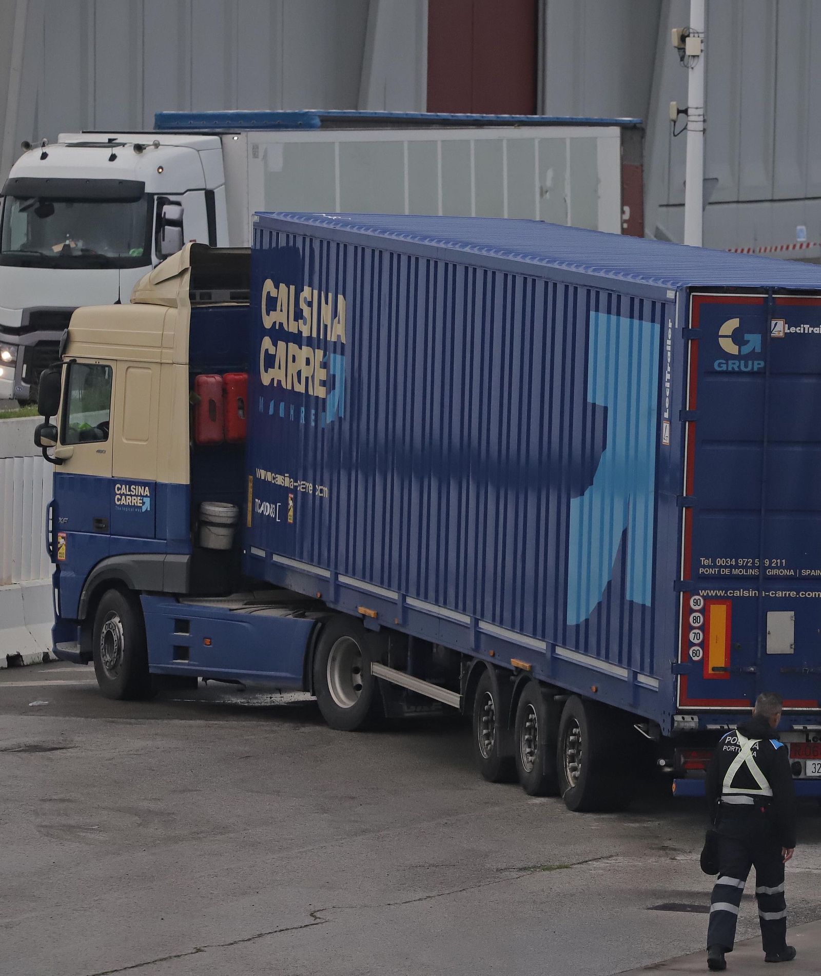 Fotos del cierre del acceso para camiones en el Puerto de Algeciras