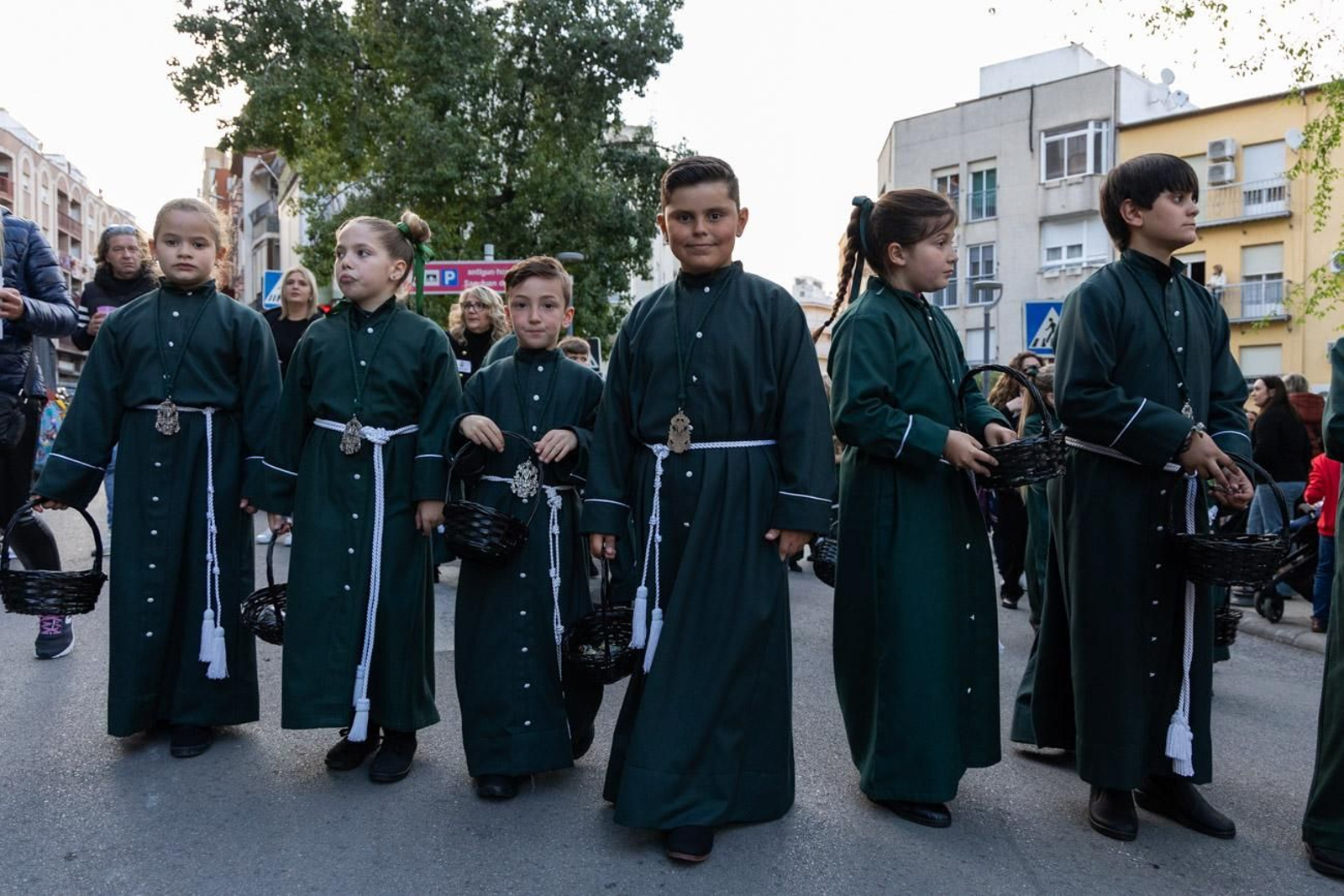 Las cofradías de la Vera Cruz, Expiración y Gran Poder lucen sus cortejos en la calle