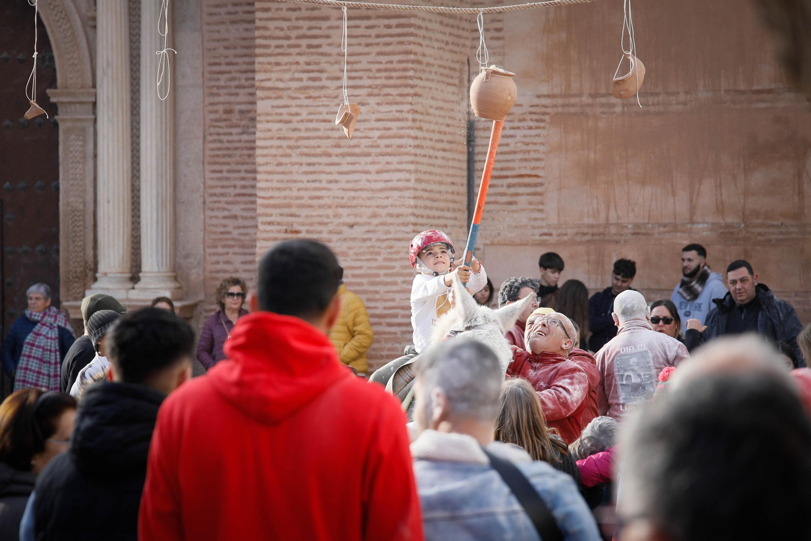 Las mejores imágenes del cierre de fiestas en Fiñana con "Las Ollas"