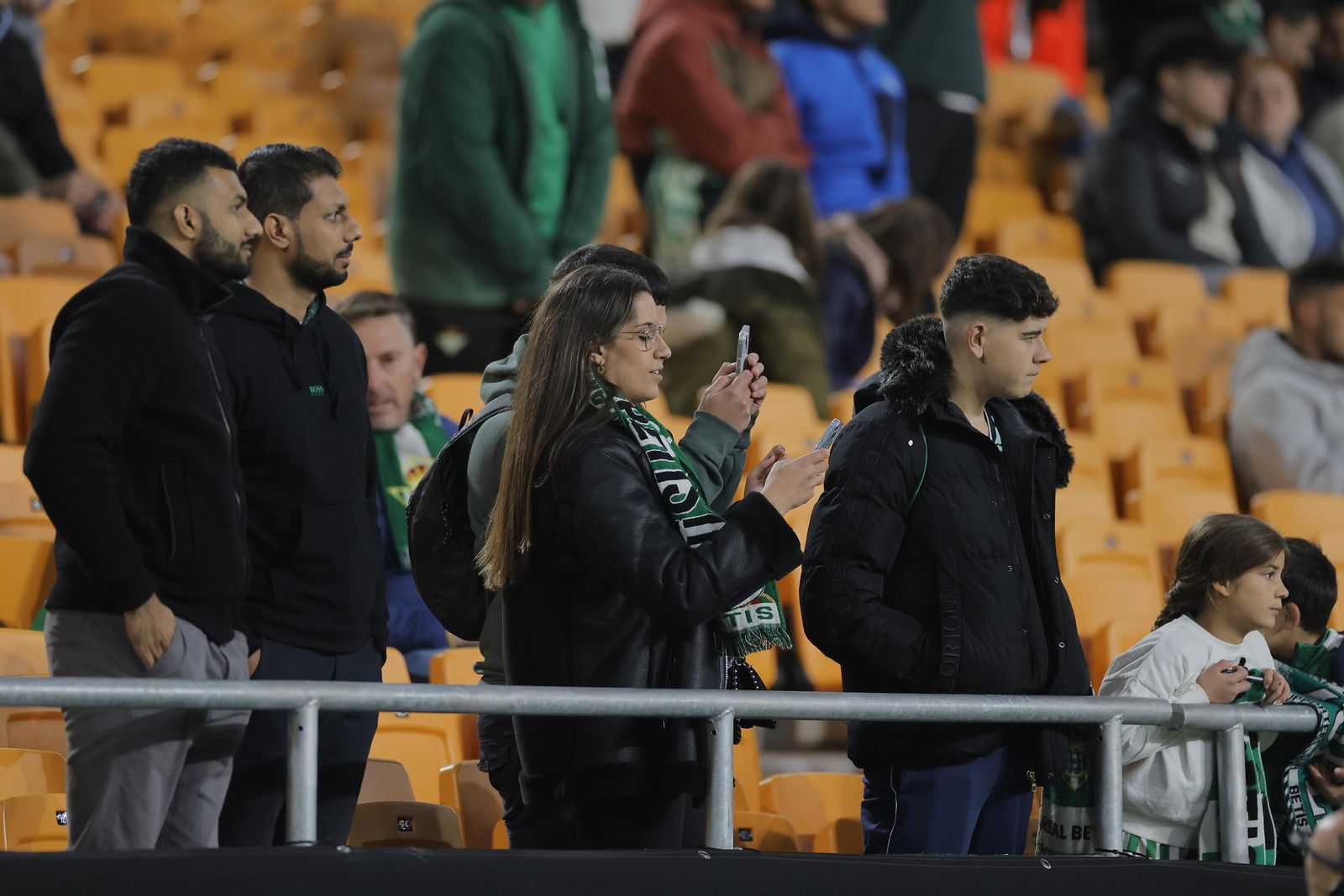 Búscate en las fotos del Betis - Utrecht