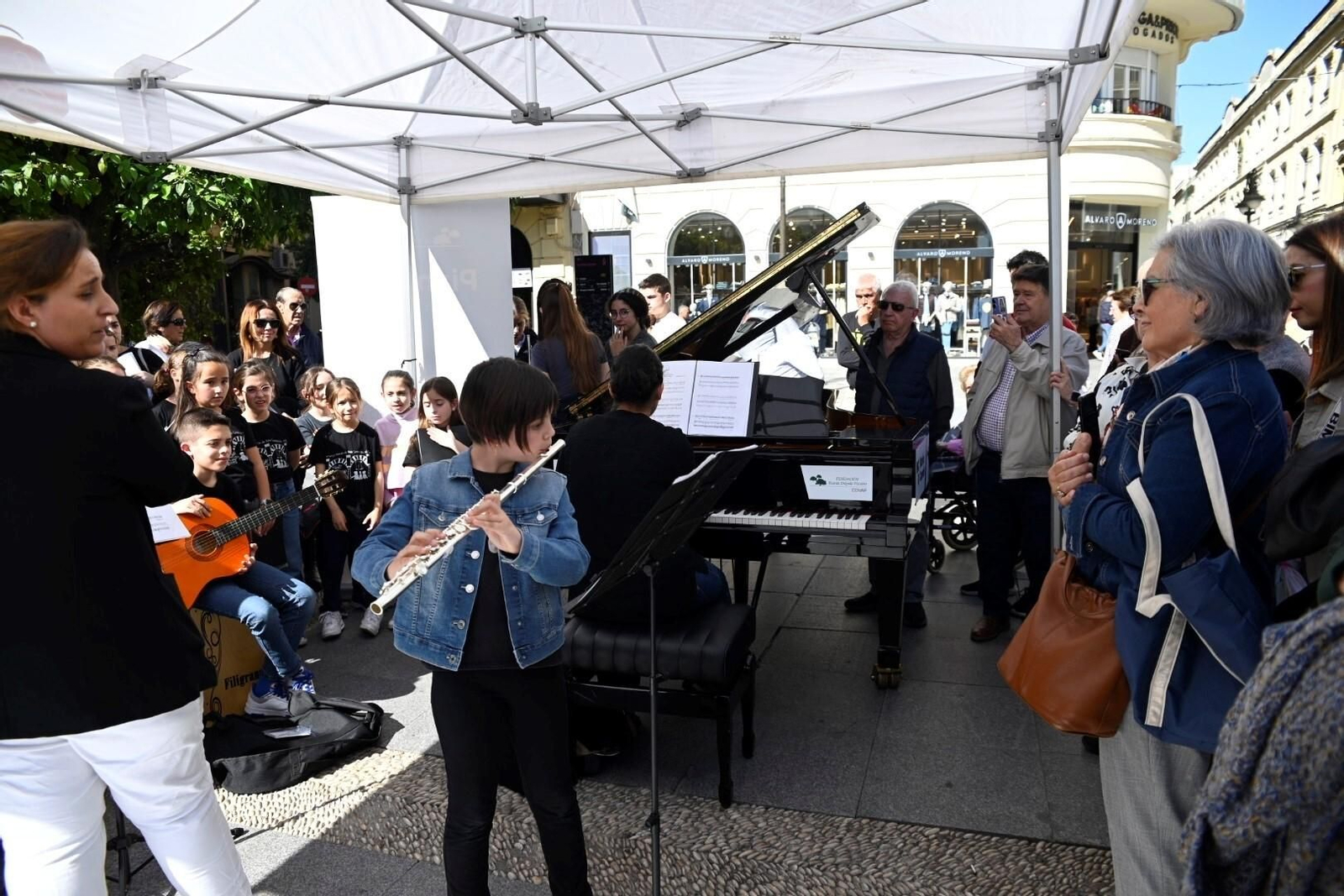 'Pianos en la calle' llena el centro de Córdoba de música, en imágenes