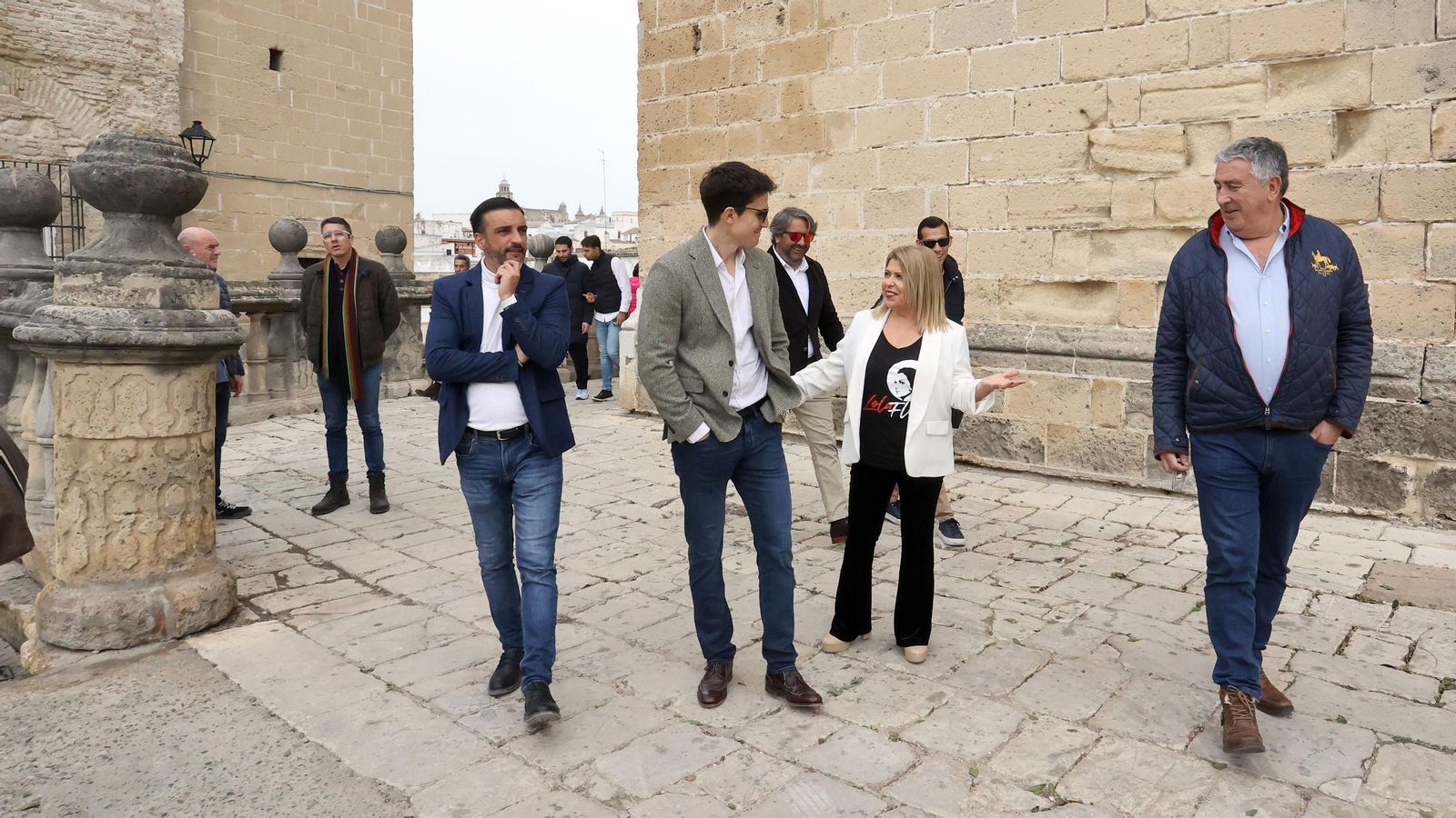 Visita a Jerez de famosos y artistas con el empresario José Luis López y Mamen Sánchez