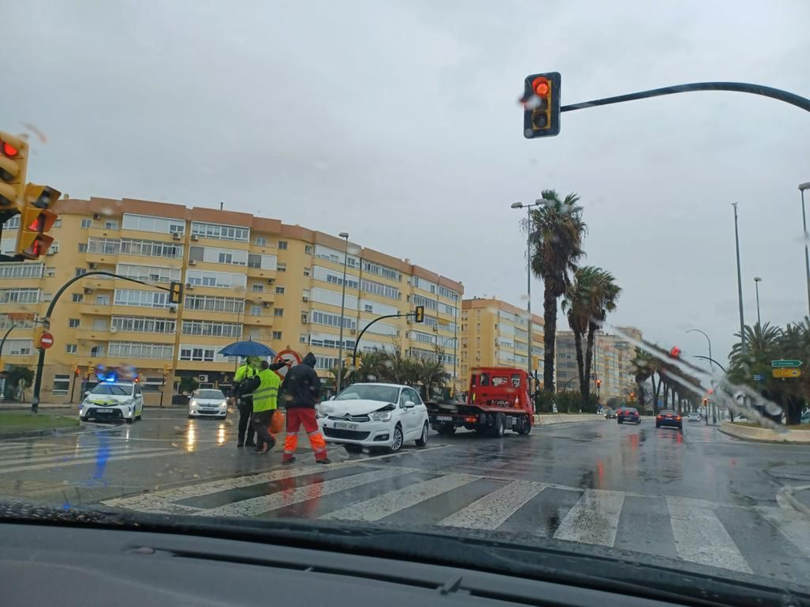 Accidente de tráfico en el Paseo Marítimo Antonio Banderas.