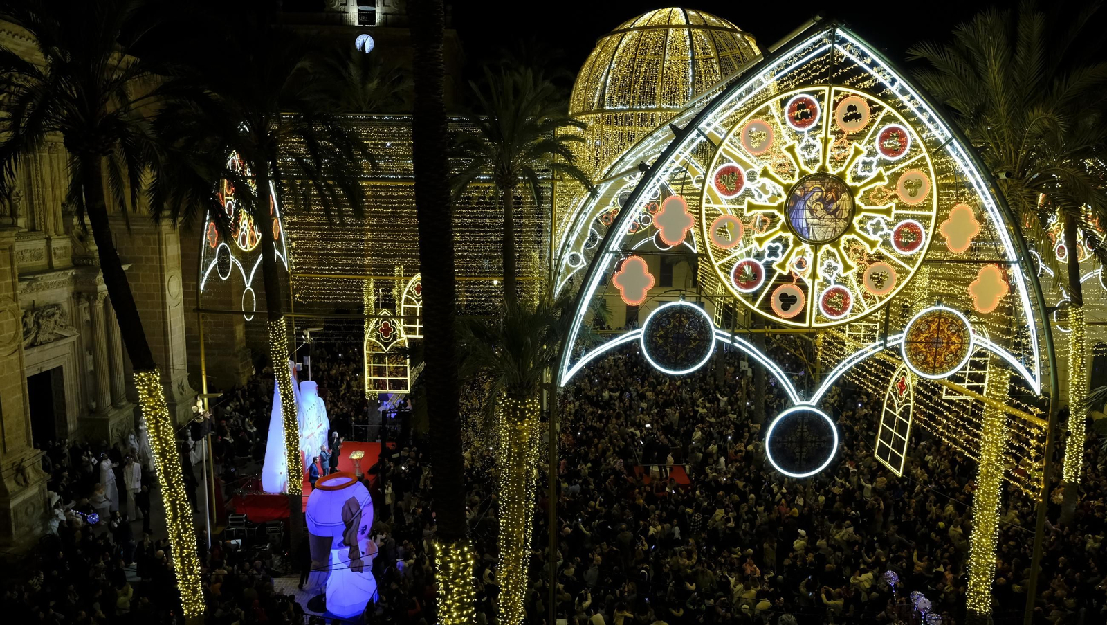 Las mejores imágenes del encendido navideño en Almería