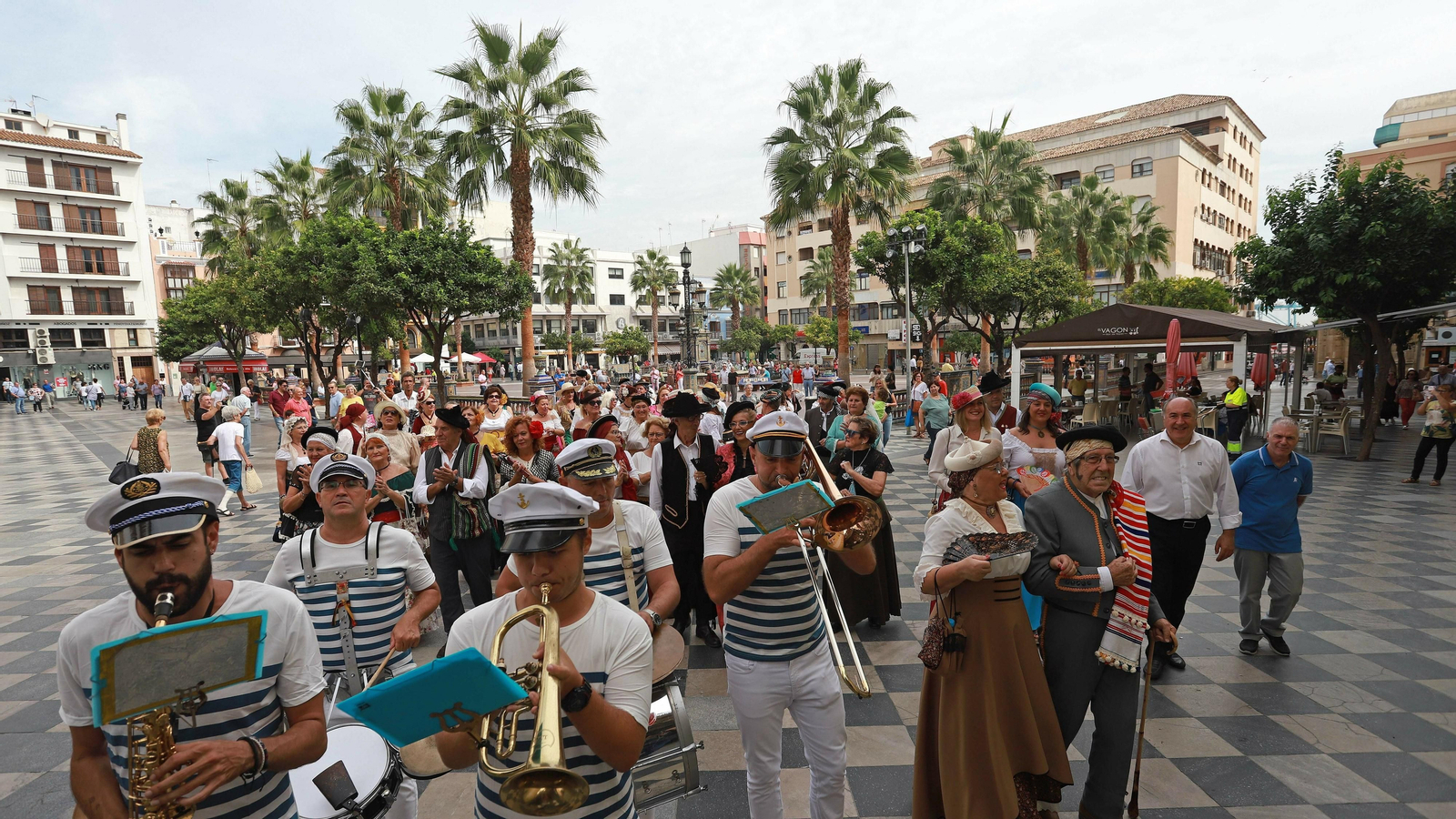 Las mejores fotos del paseo por el mercado de Entremares 2019