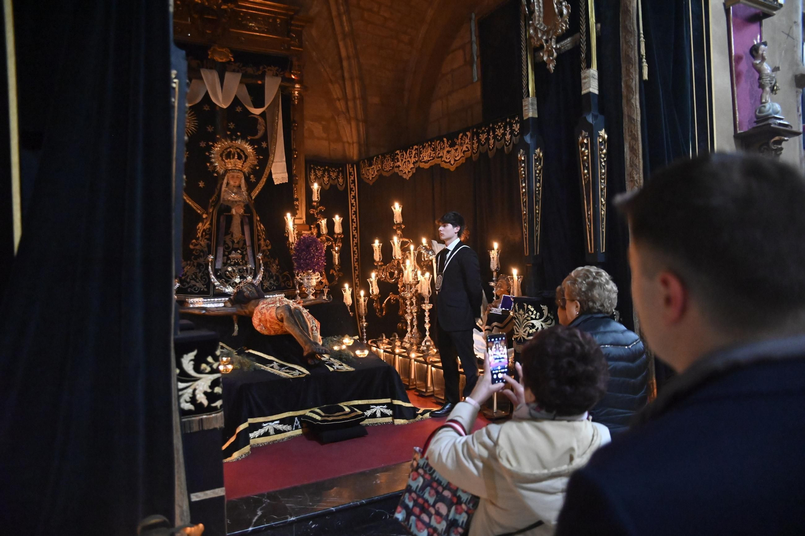 Las mejores fotos del besapiés al Cristo del Remedio de Ánimas de Córdoba