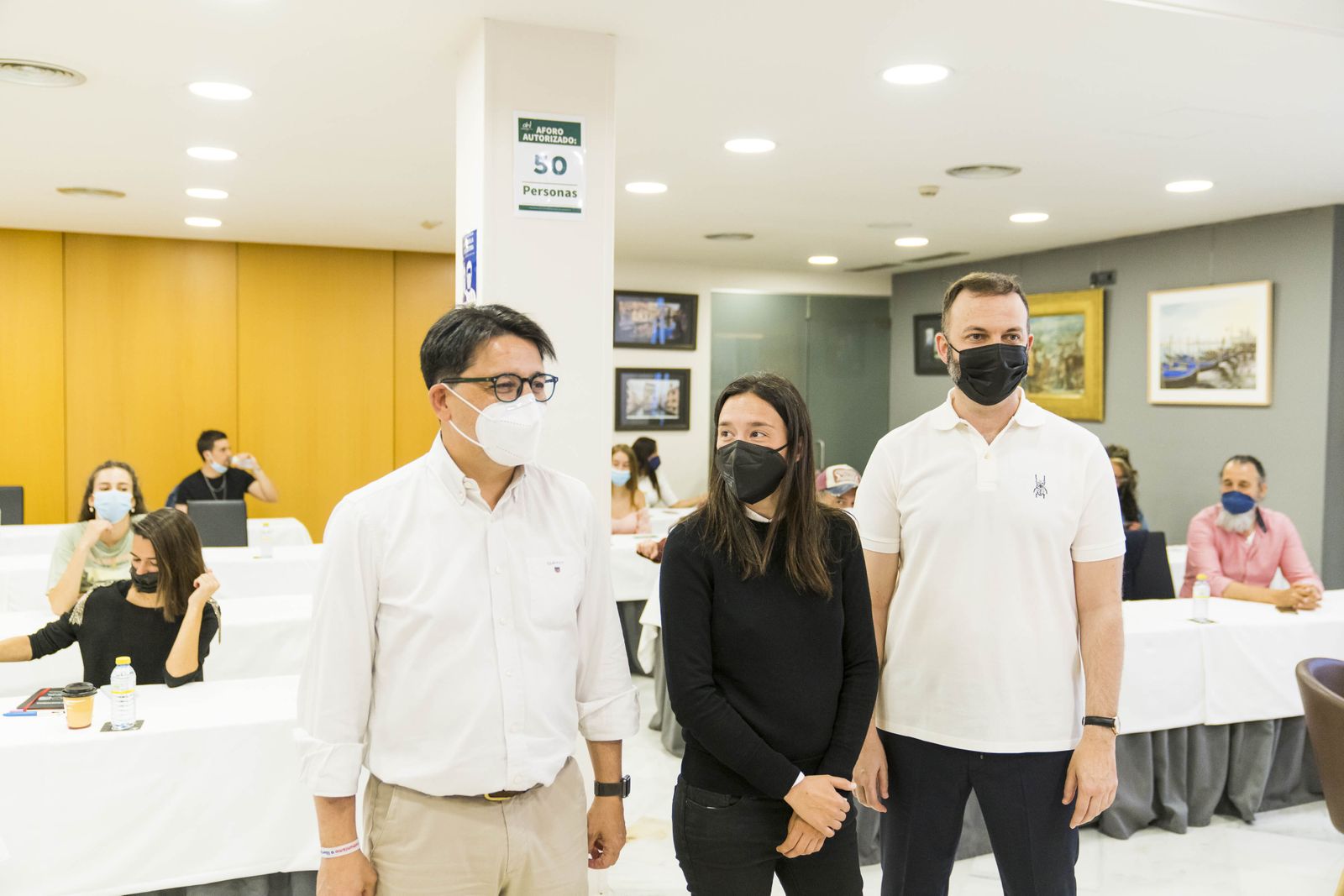 El diputado de Cultura, Manuel Guzmán con Laura Rubirola y Francisco Conde.