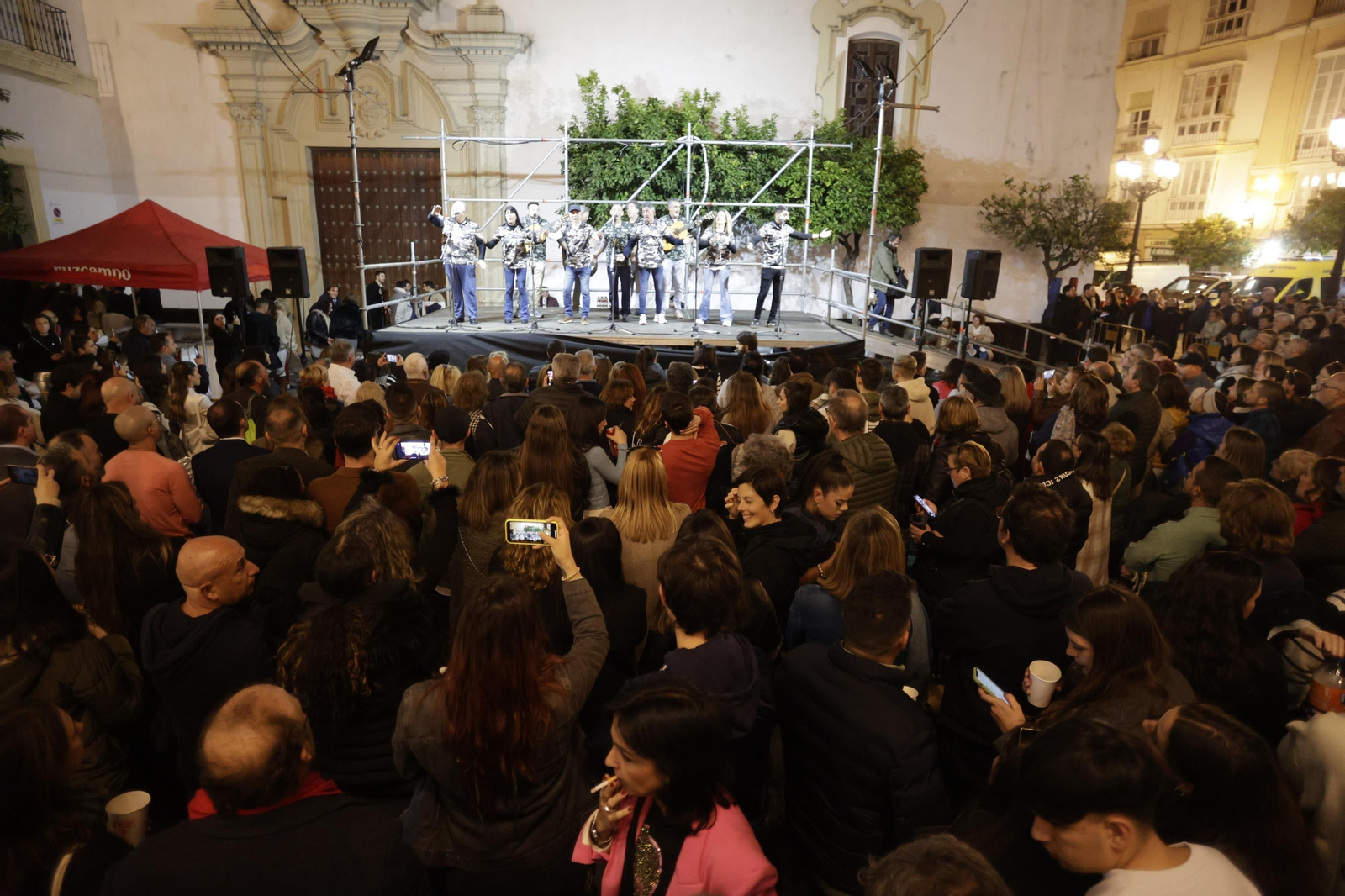 Carnaval de Cádiz 2024: Búscate entre las imágenes de la Pestiñada