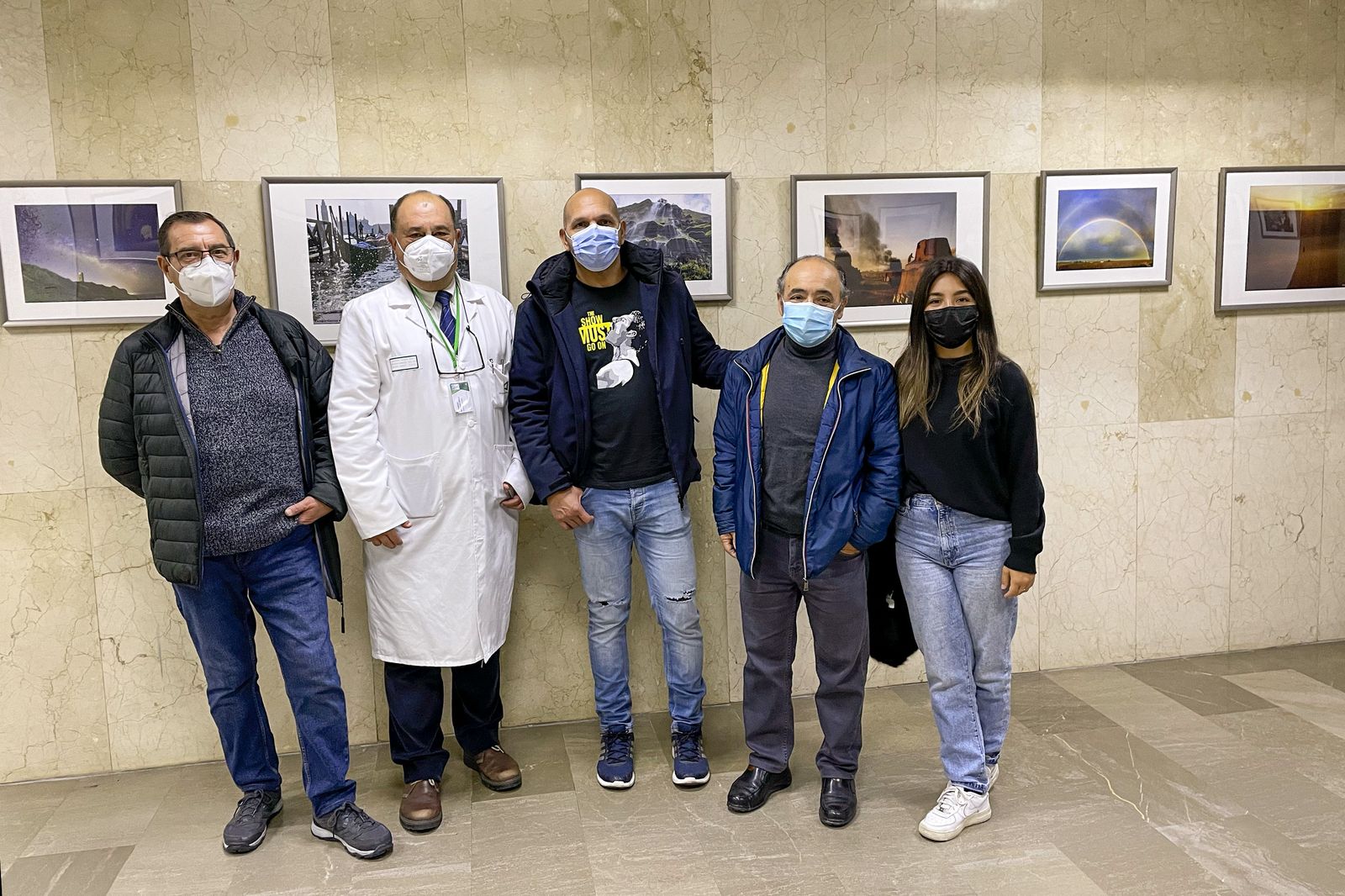 Los fotógrafos Eulogio García, Miguel Gómez, Joaquín Hernández Kiki y Rocío Hernández, con el gerente Sebastián Quintero.