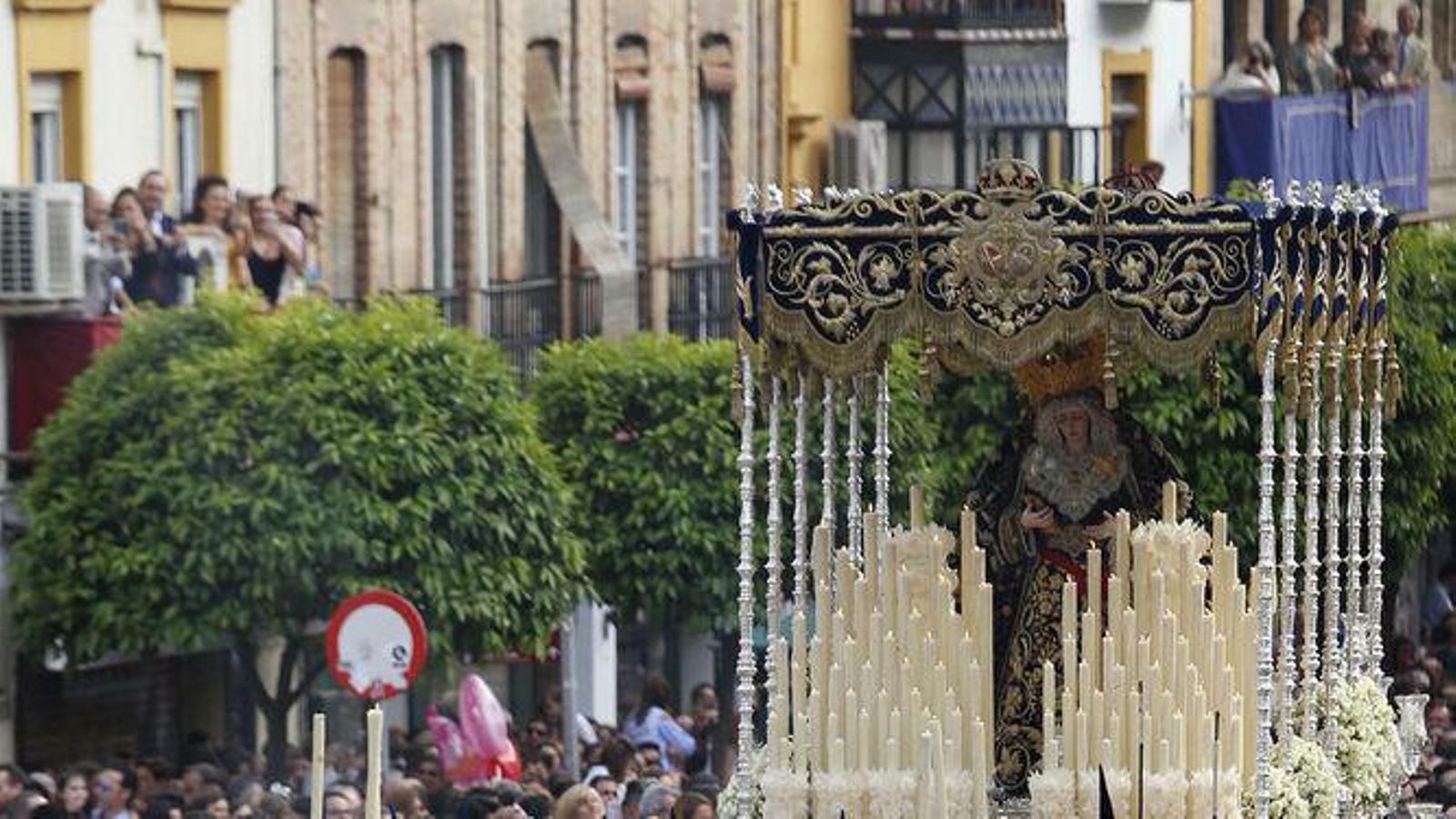 La Estrella bajo el palio de Ojeda el Domingo de Ramos de 2019
