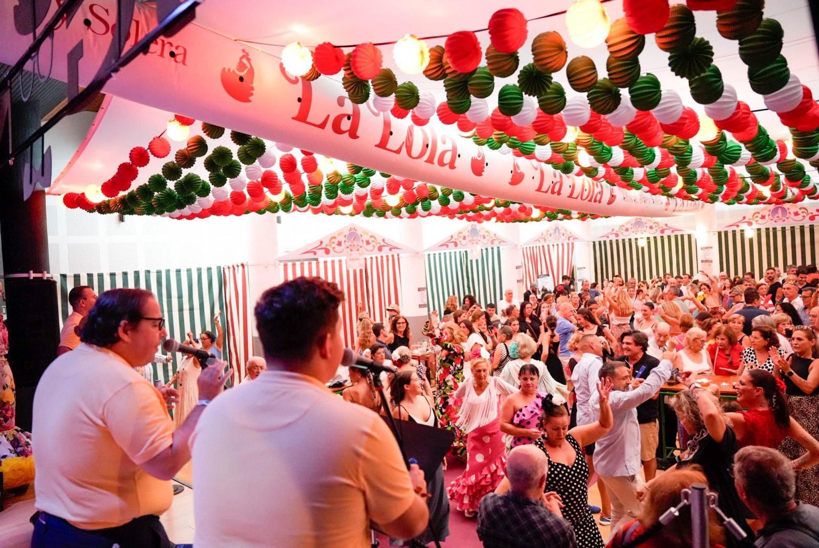Así bailan en el concurso de sevillanas de La Lola de la fería de Almería
