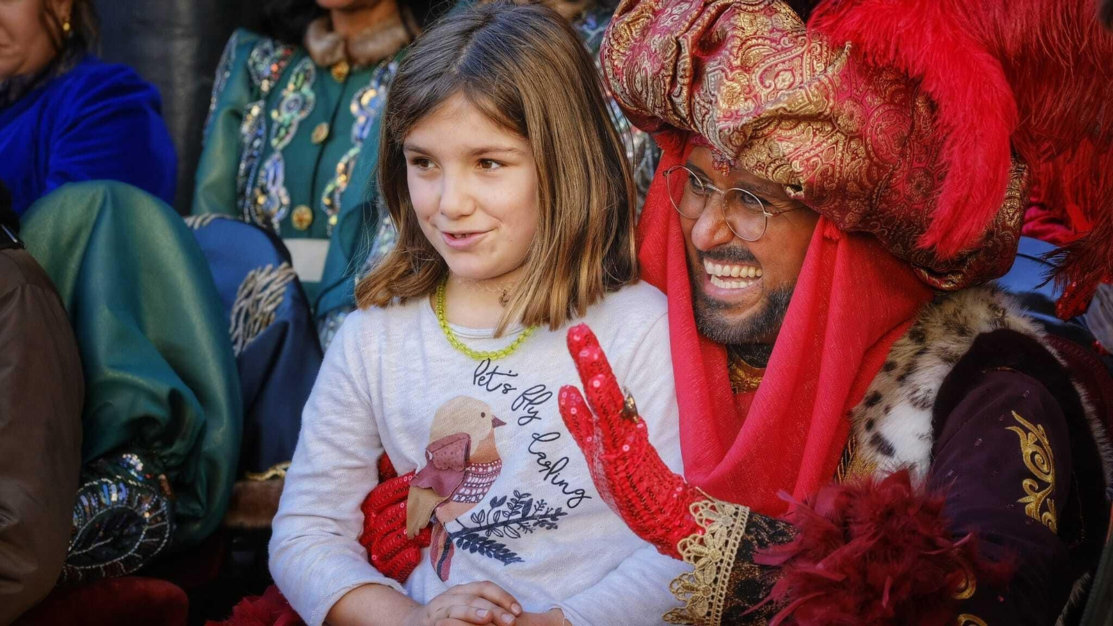 Imágenes de los Reyes Magos recorriendo Cádiz el 5 de enero