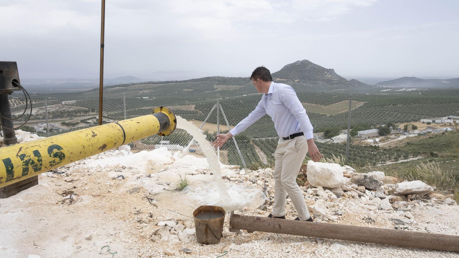 El nuevo pozo, en funcionamiento.