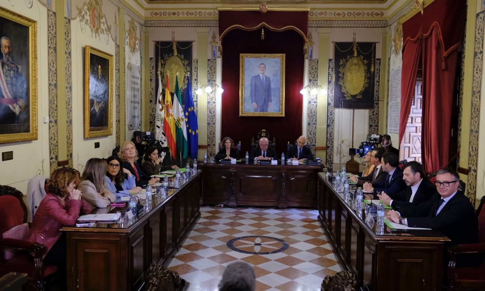 Reunión de la Junta de portavoces en el salón de plenos de Antequera.