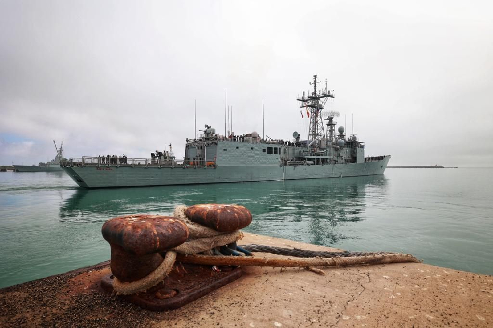 Las imágenes de la despedida de la fragata 'Santa María' para la misión Ataltanta