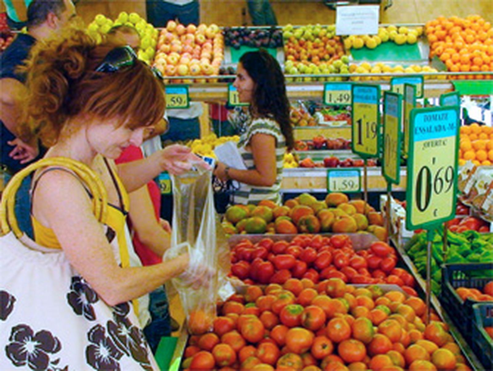 Agricultores granadinos abren sus propias fruterías para evitar los costes de los intermediarios