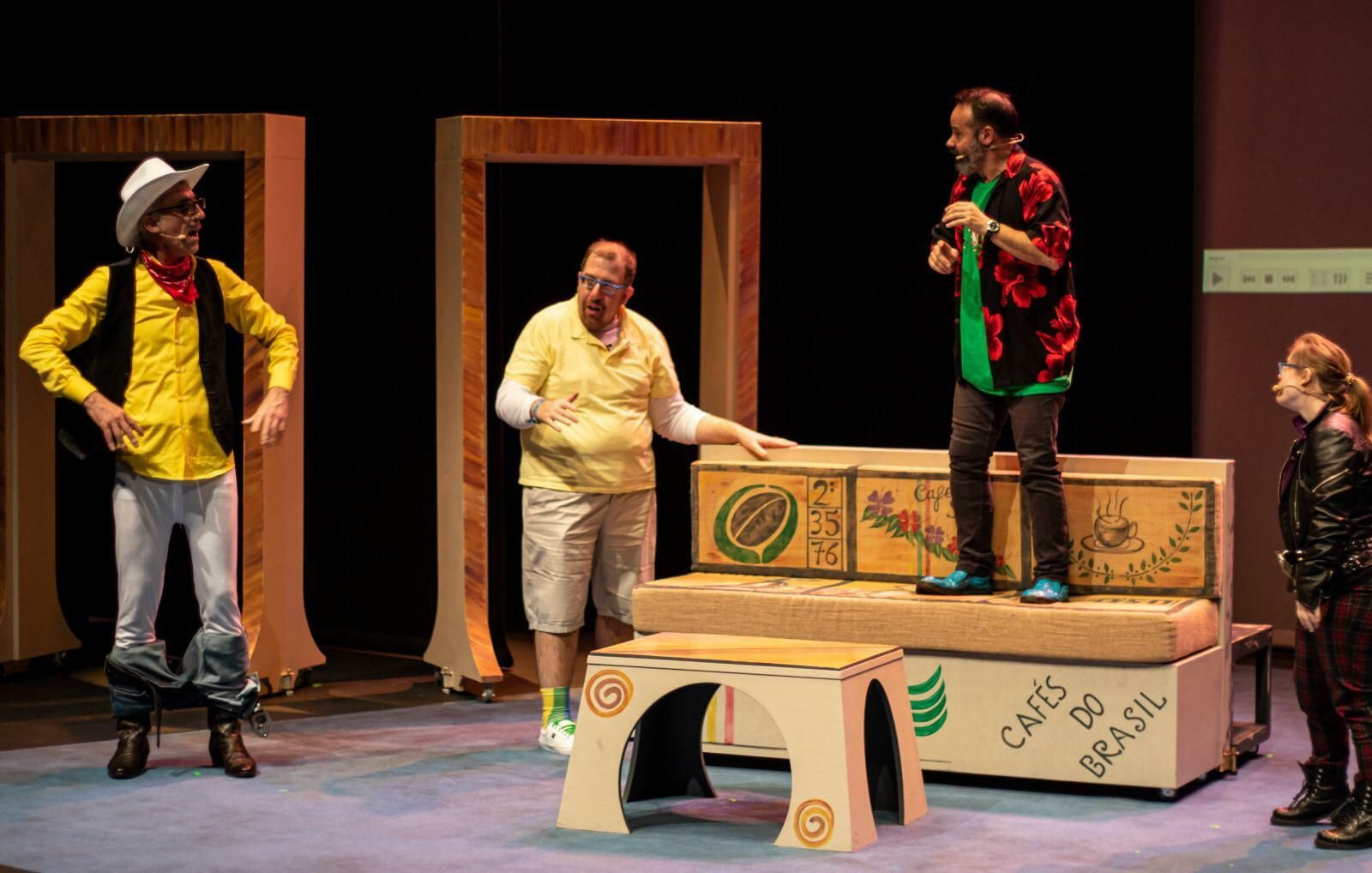 Los intérpretes de 'Campeones del humor' en escena (De Luna, segundo por la izquierda).