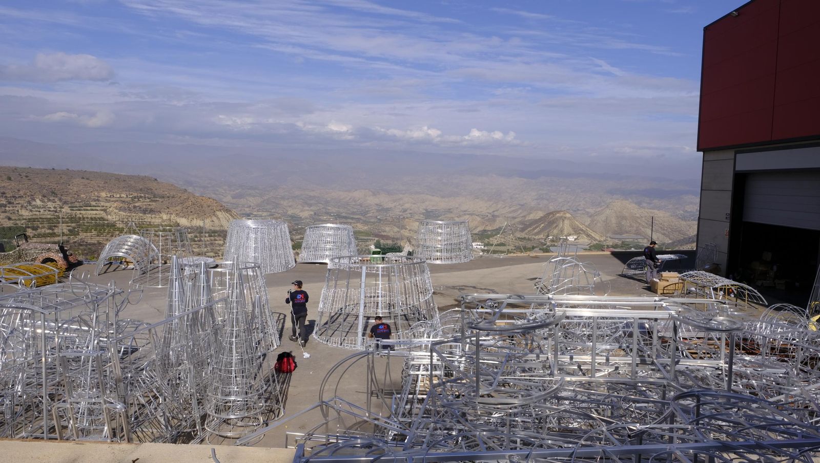 Desde Huécija a todo el mundo, Deconature, alegra la navidad con sus luces, en imágenes