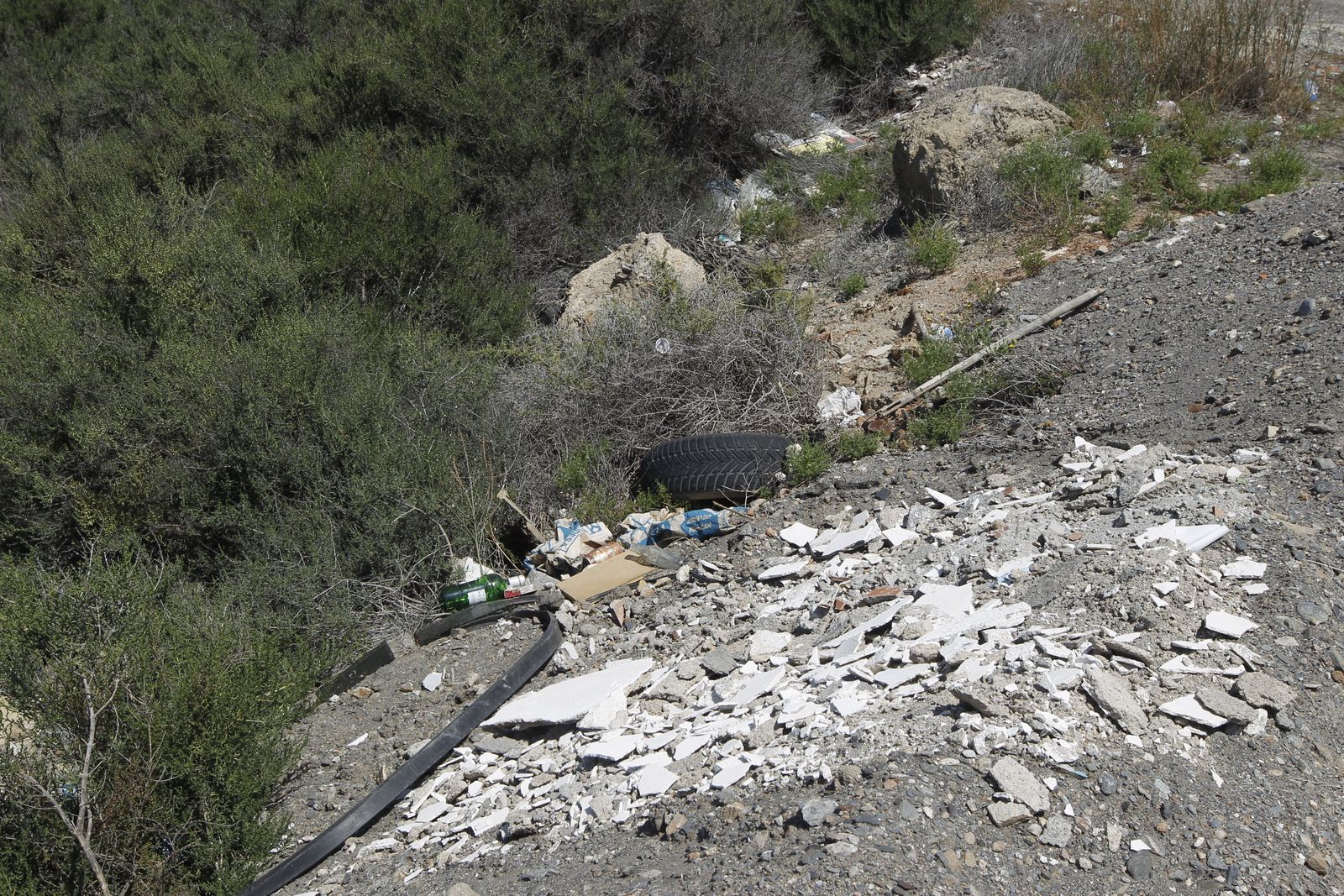 Fotogalería basura en el Desierto de Tabernas