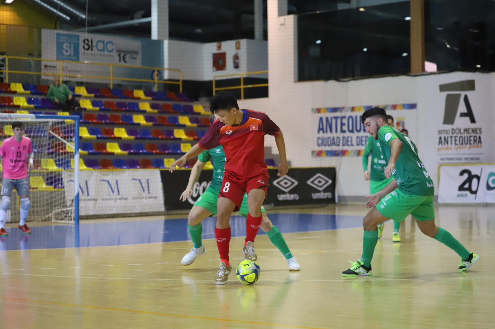 El UMA Antequera derrota a la selección de Vietnam (3-1)
