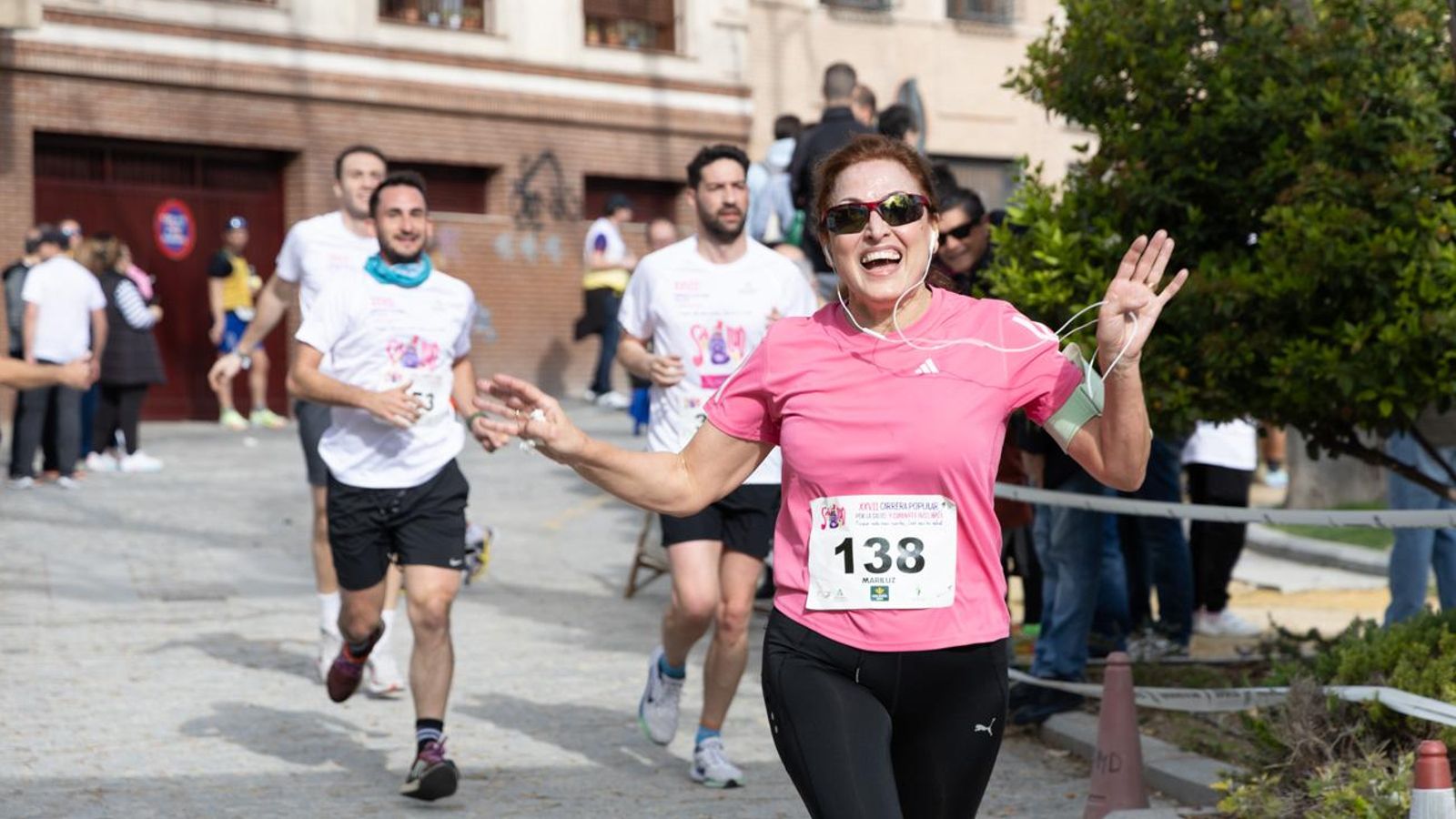 Más de 2.100 participantes corren para promover la salud en Jaén, en imágenes (1)