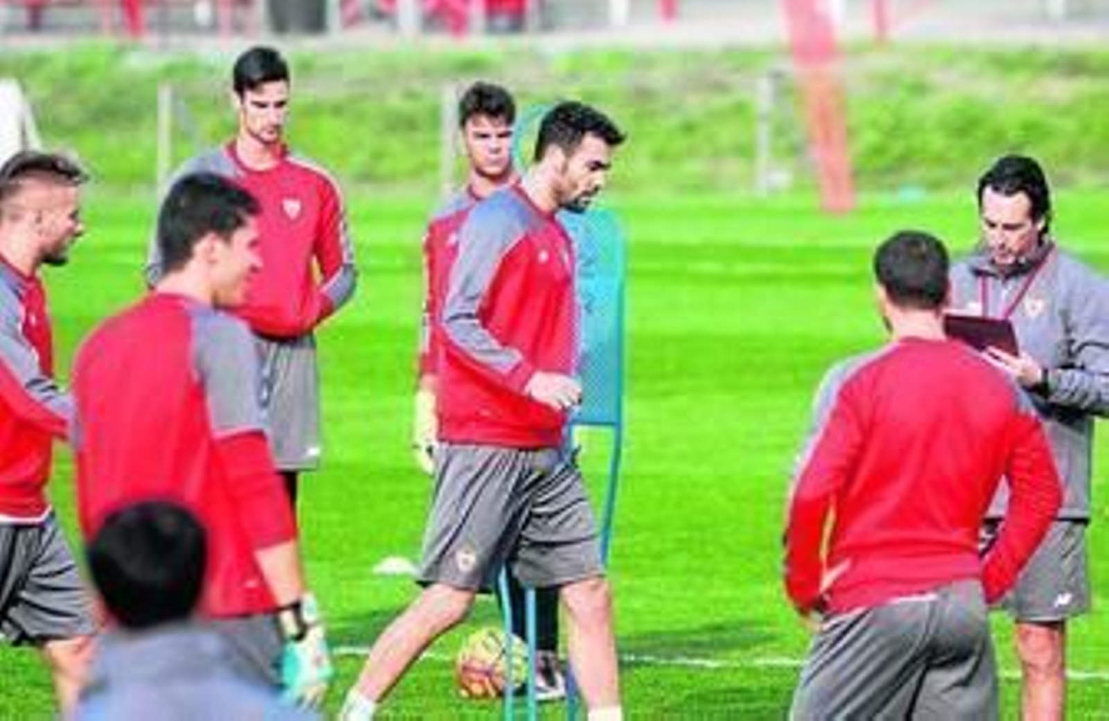 Iborra y Cristóforo, entre otros, atienden las órdenes de Emery.