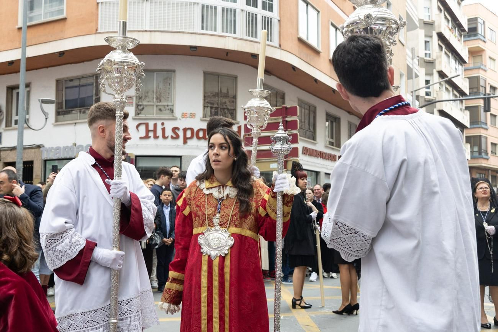 Los jiennenses se echan a la calle para presenciar la primera de las procesiones de la jornada: la Borriquilla (I)