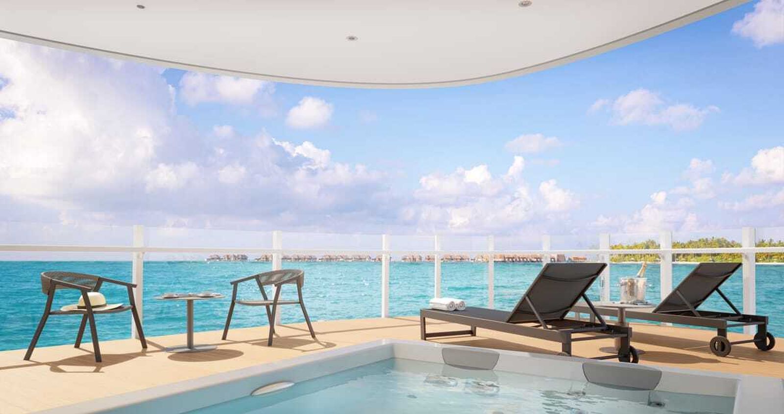 Imágenes del buque Silver Nova que visita el puerto de Cádiz