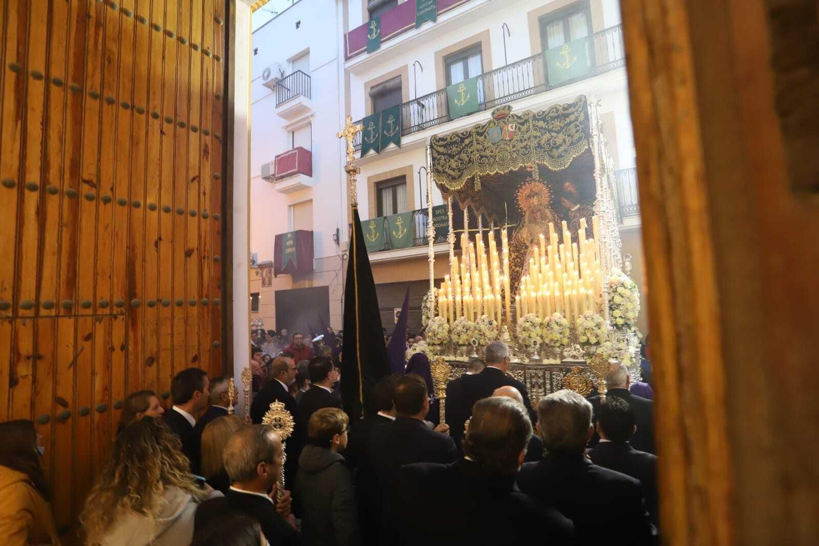 Imágenes del Nazareno recorriendo las calles de Huelva en la Semana Santa 2022.