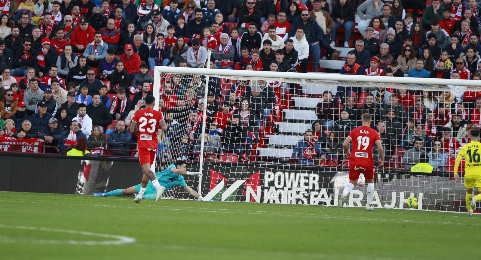 Imágenes de la derrota de la U.D. Almería ante el Villarreal por 0 a 2