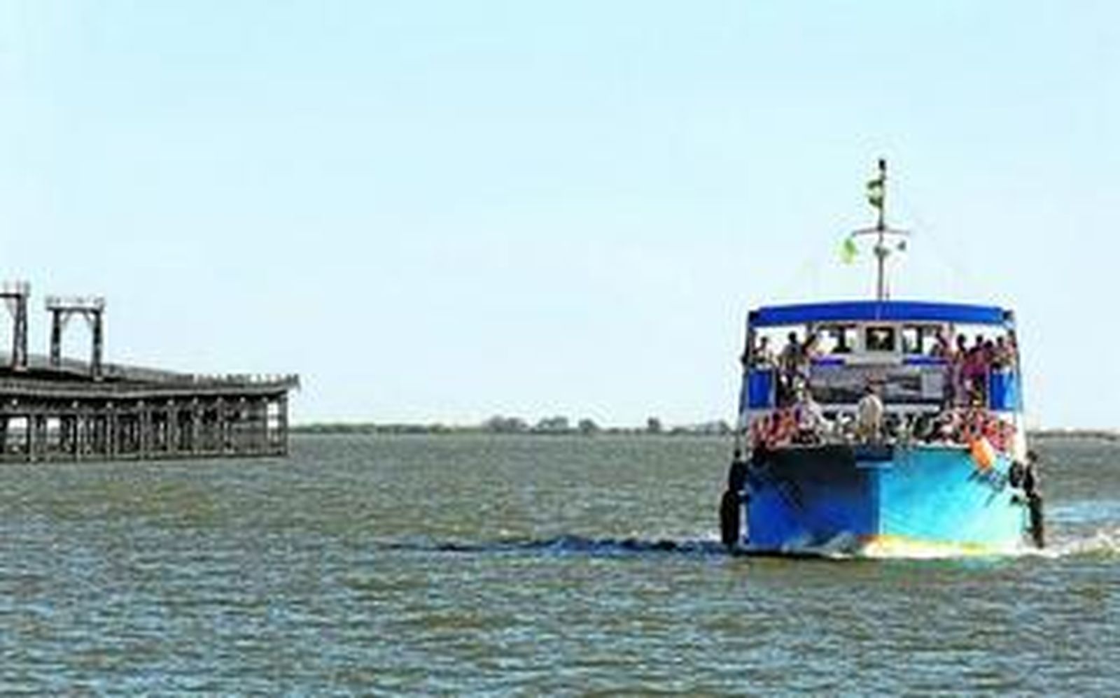 La embarcación sale desde el Muelle de las Canoas de Punta Umbría y el Muelle de Levante de Huelva, y realiza recorridos diarios entre ambos emplazamientos a través de la ría onubense.