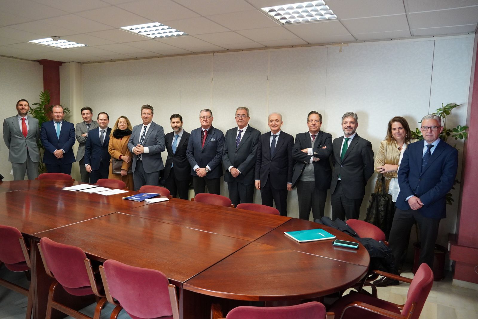Firma del acuerdo entre la Agencia Provincial Tributaria de Huelva y siete entidades financieras.