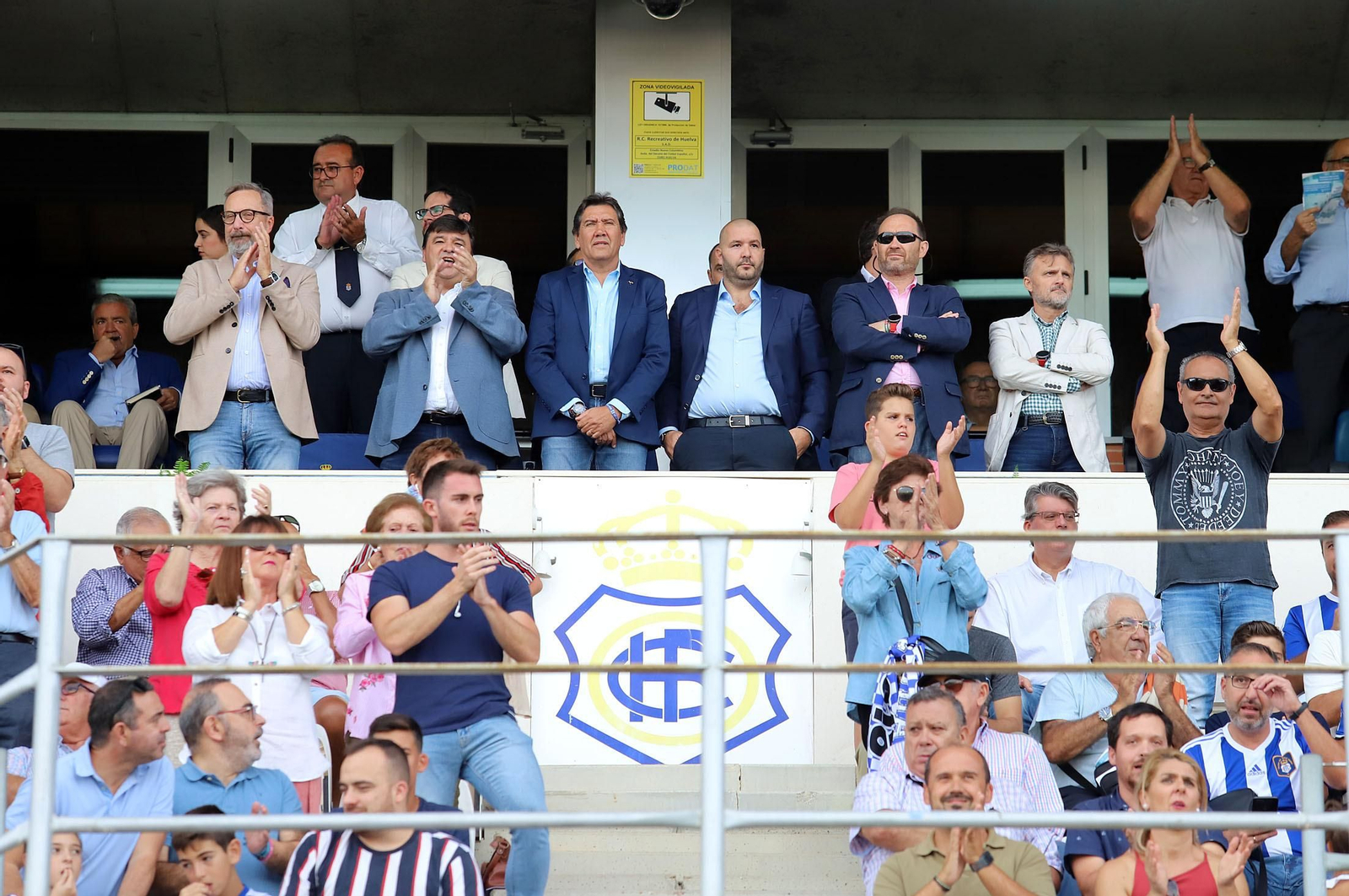 Imágenes del ambiente en el Estadio Nuevo Colombino