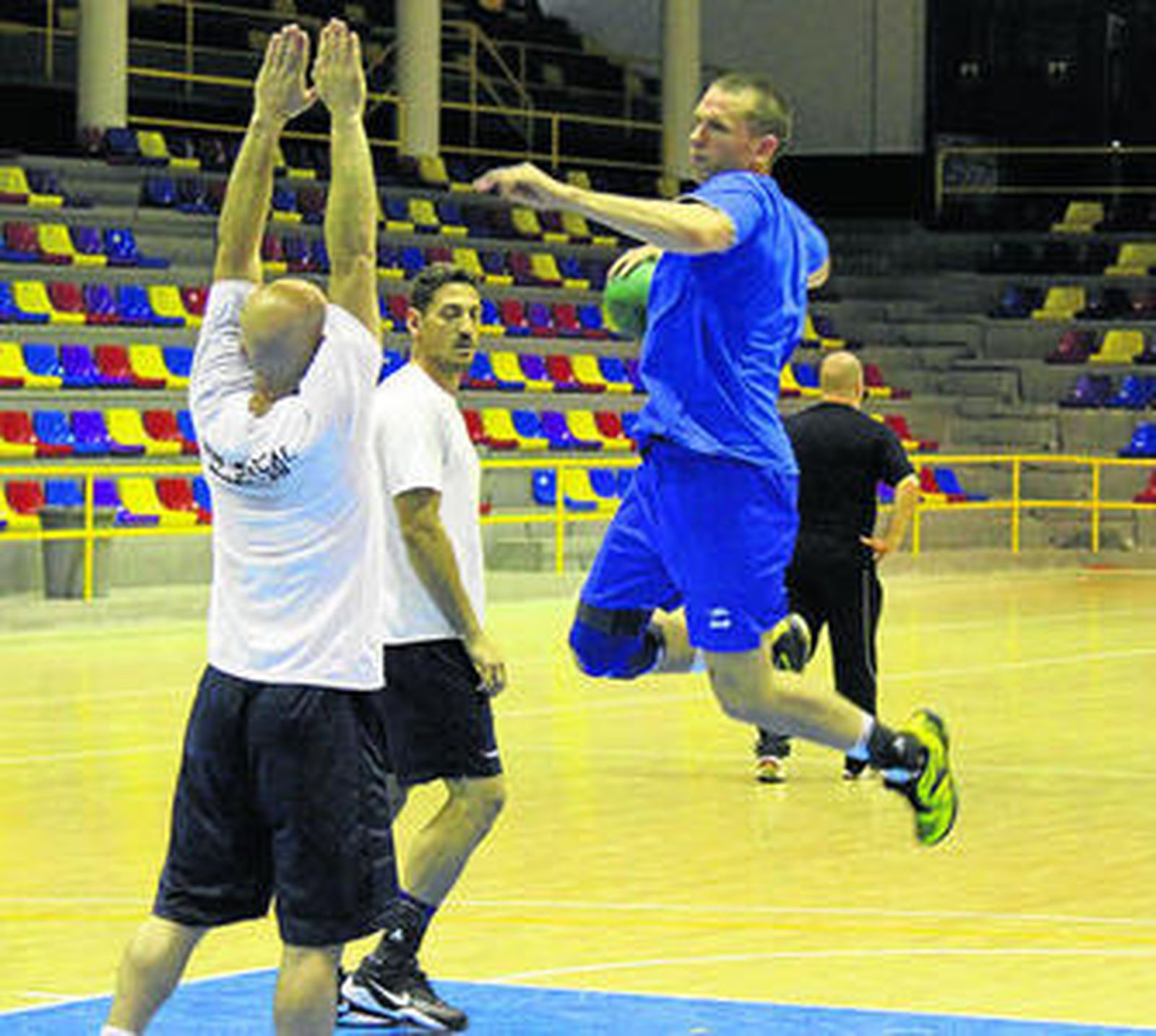Xabi Bertos intenta un lanzamiento.