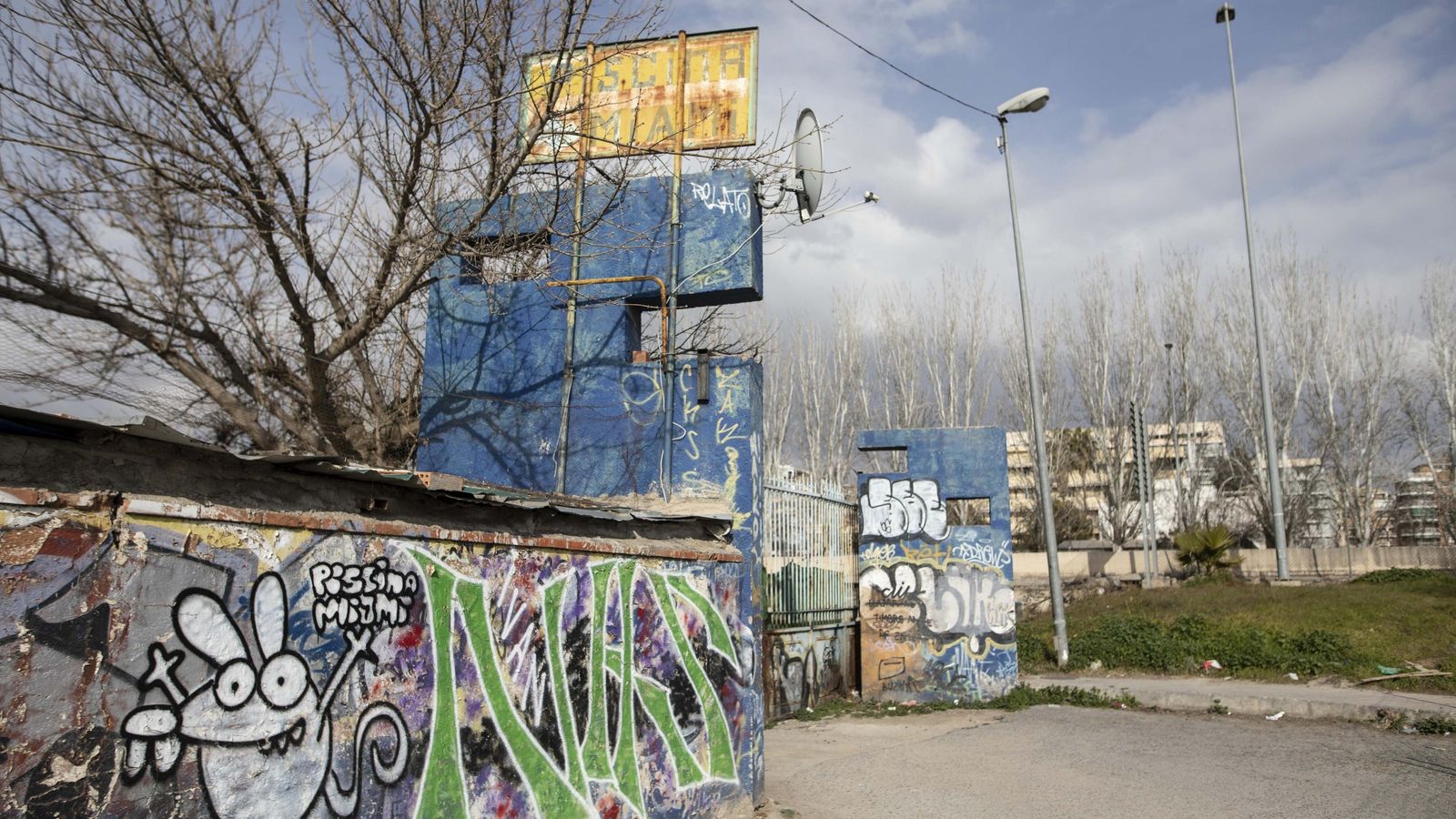 Aún se conservan los carteles en la zona.