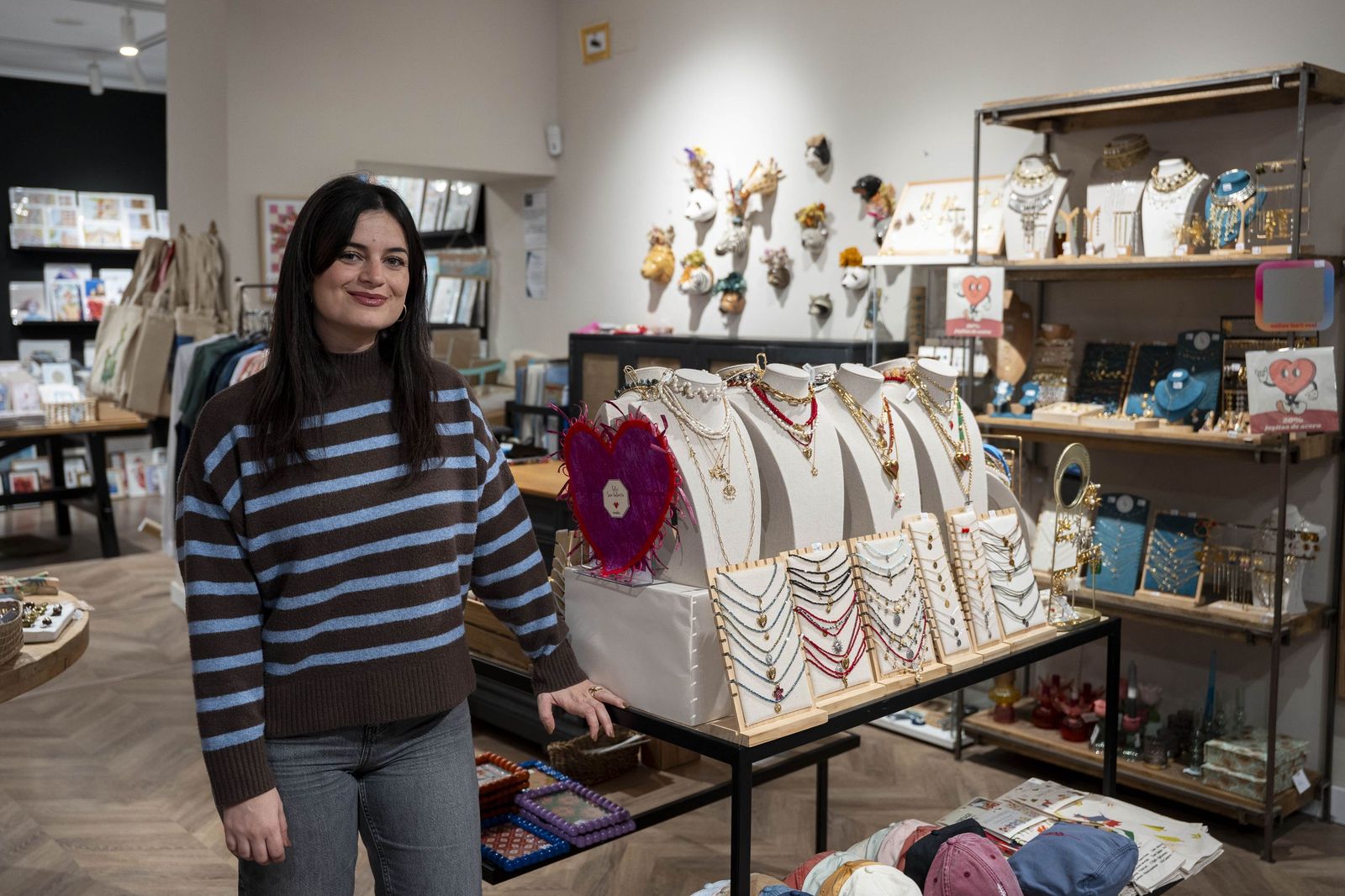 Tres comercios del centro de Almería lanzan un sorteo especial por San Valentín