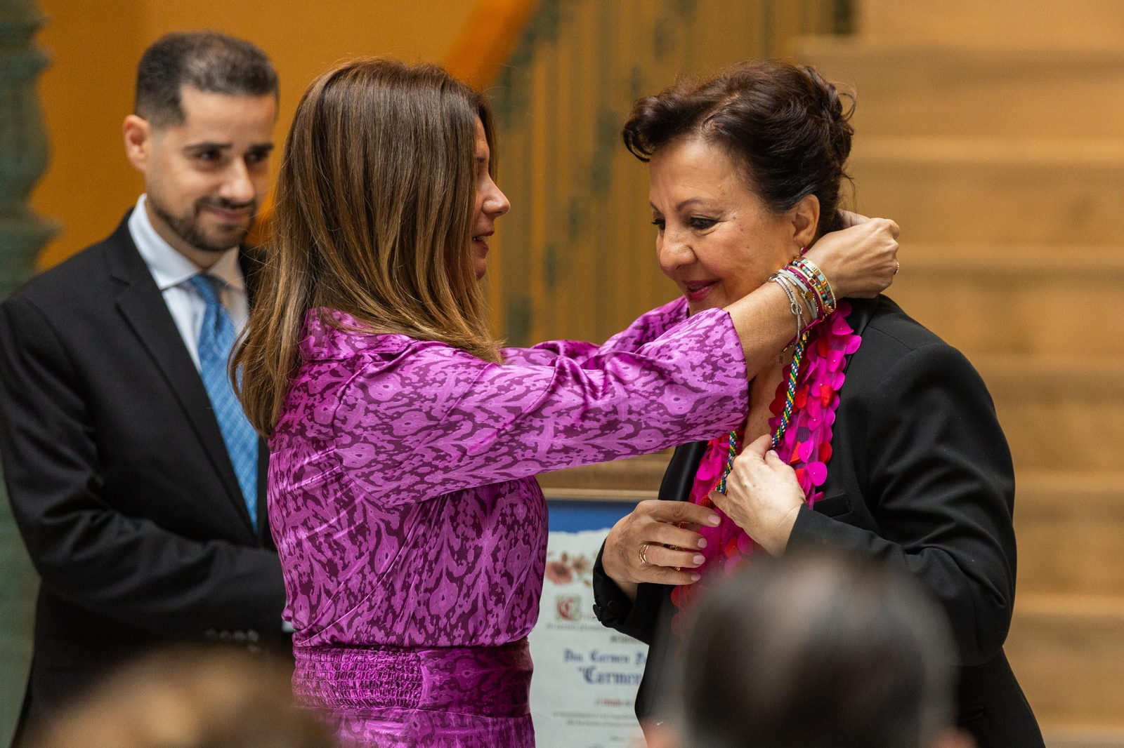 Carmen Linares es distinguida como hija predilecta