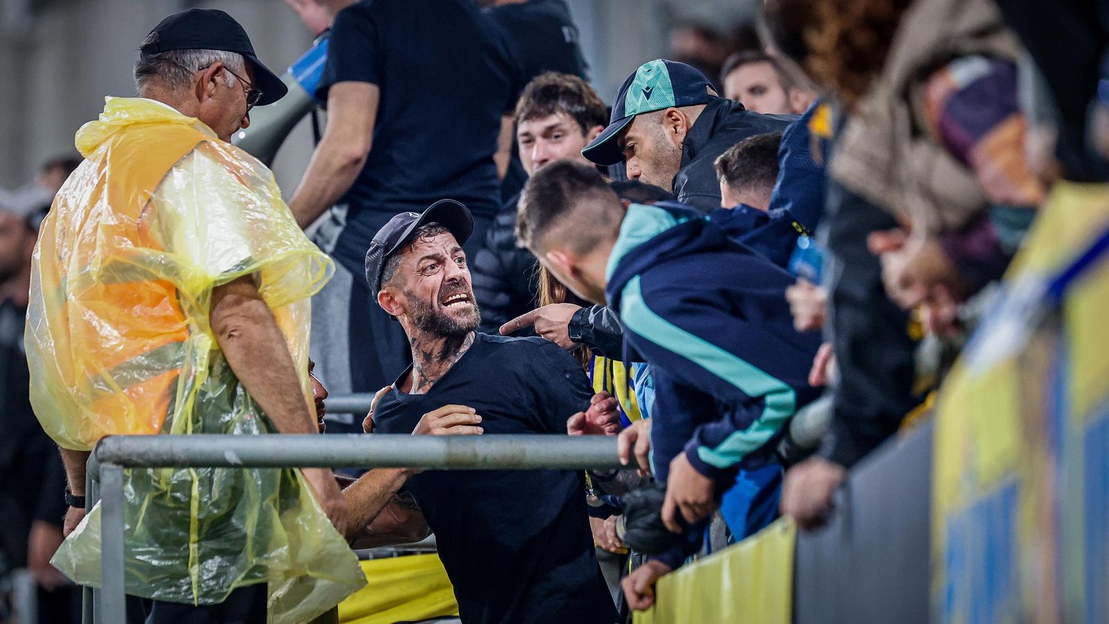 Búscate entre las imágenes del partido de futbol Cádiz CF - Málaga CF