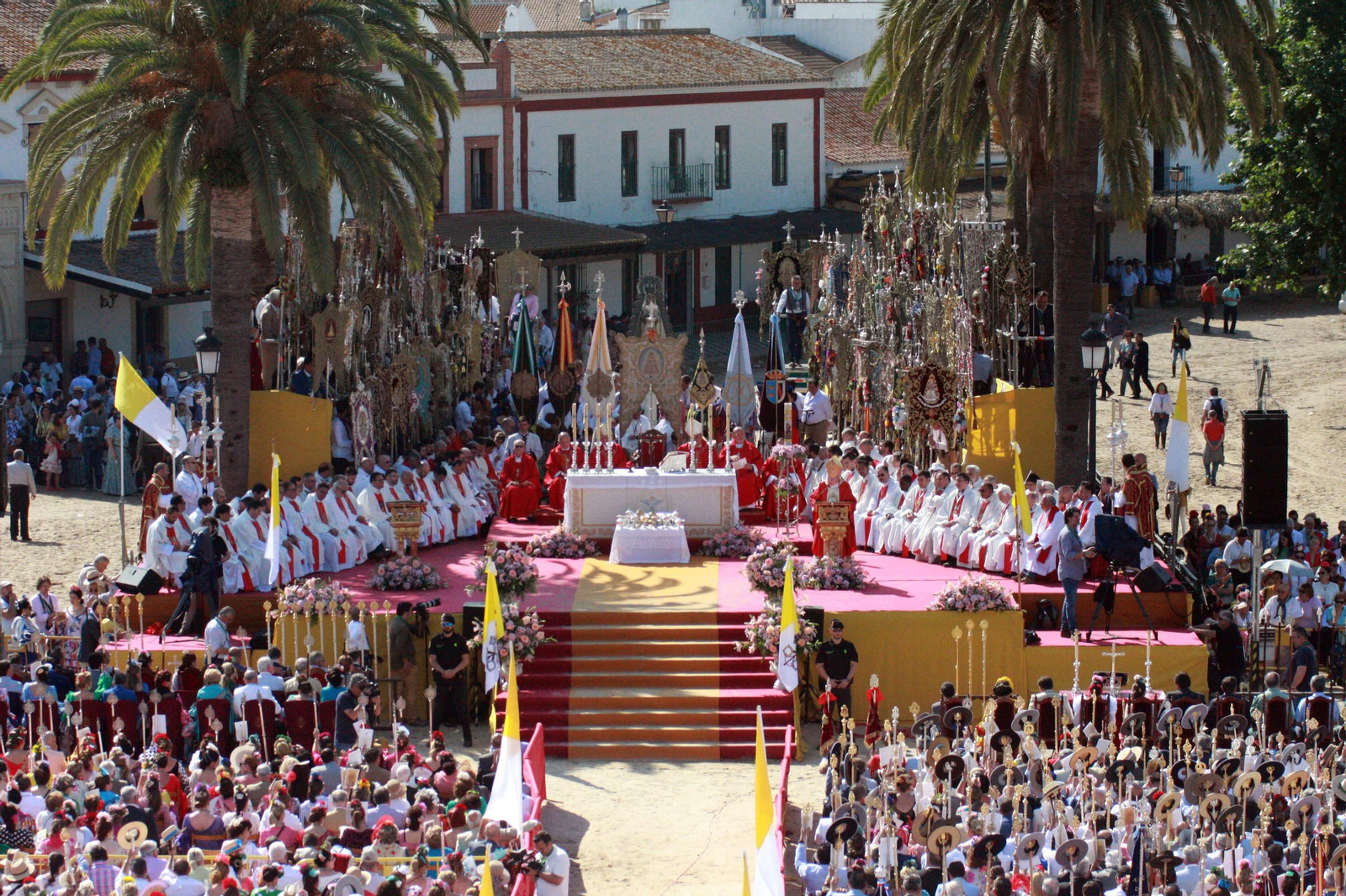 Las imágenes de la Misa de Pentecostés en El Rocío