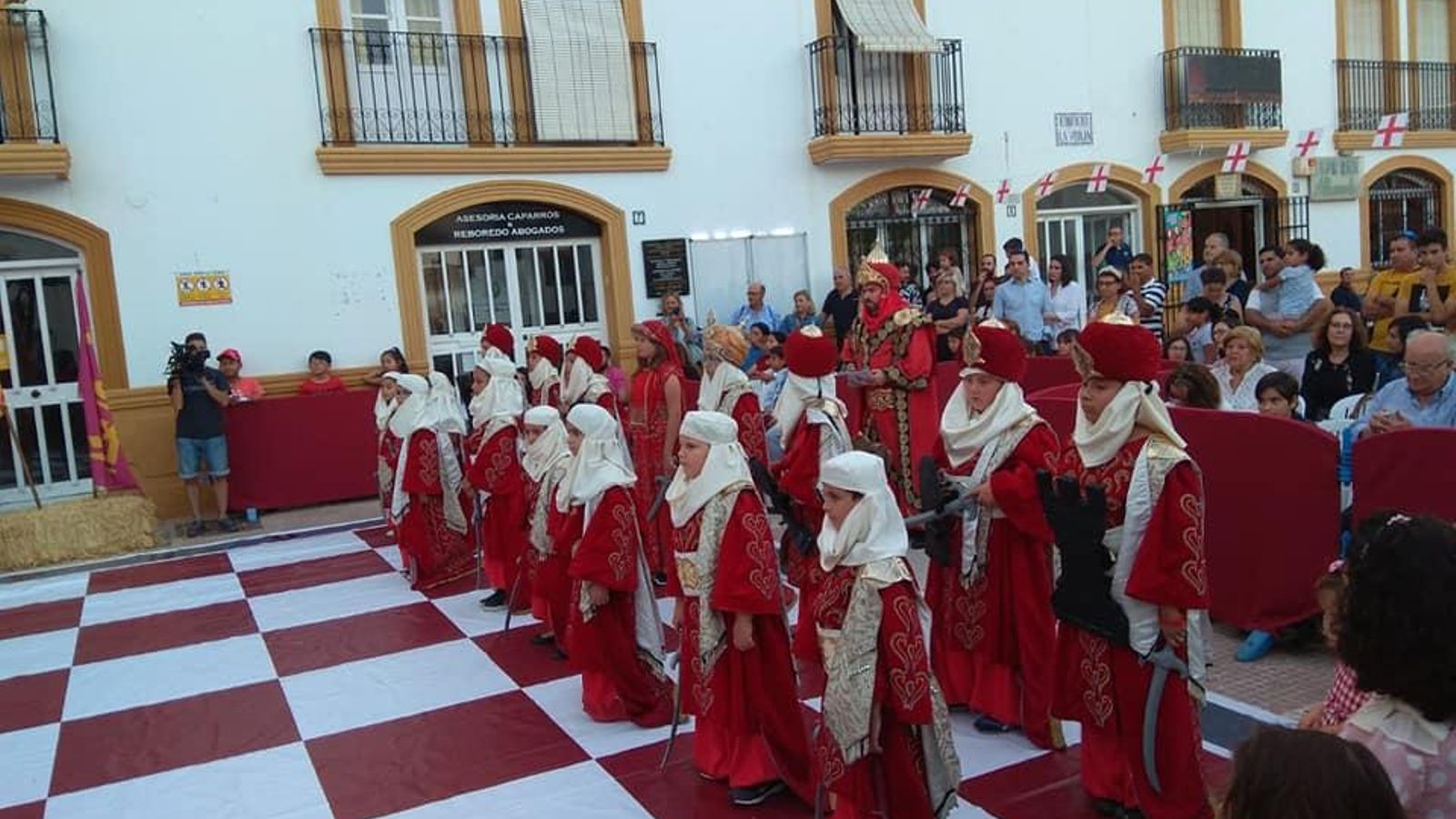 Ajedrez viviente en los Moros y Cristianos de Vera.