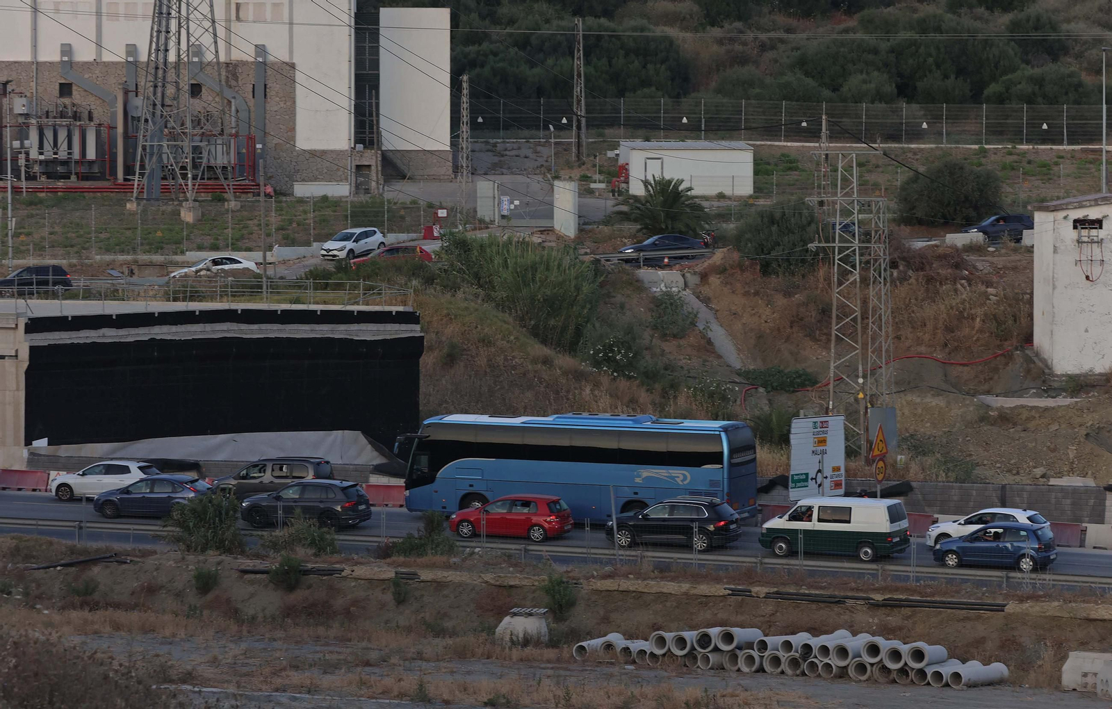 Fotos del colapso de tráfico en la N-340 por las obras del Acceso Sur de Algeciras