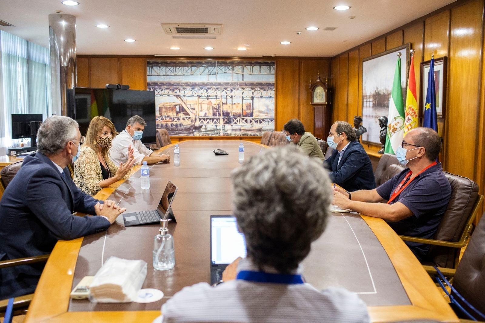 Momento de la reunión entre el Puerto de Huelva y el Colegio de Arquitectos.