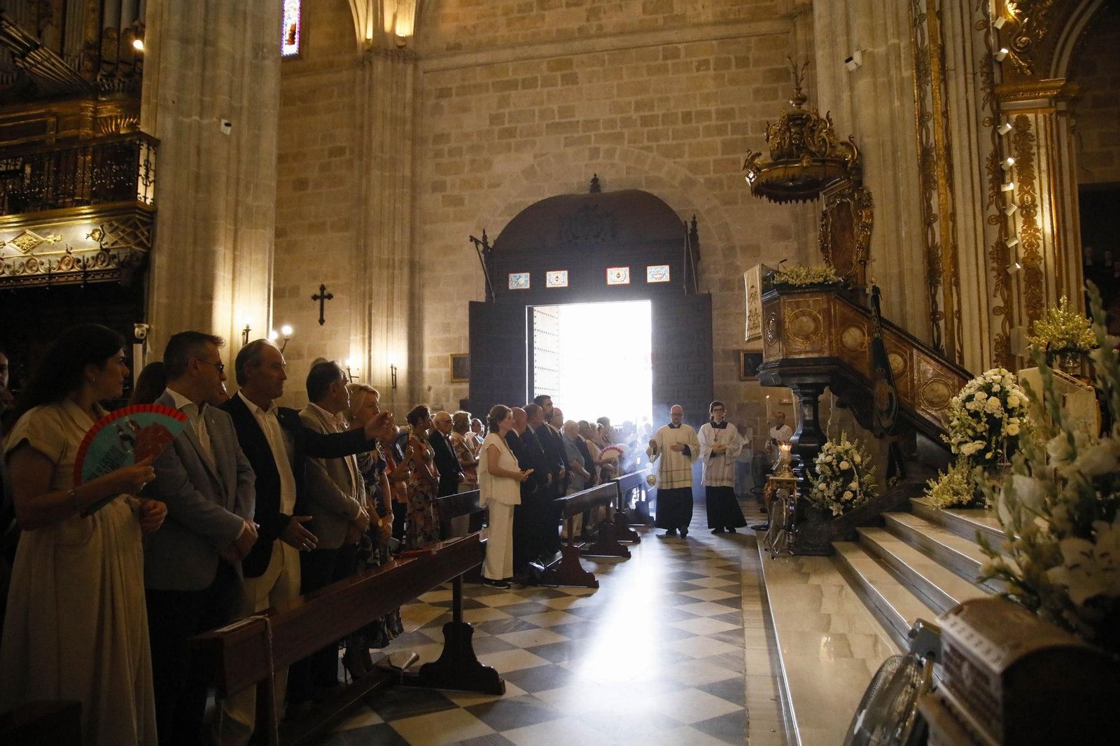 Las imágenes de la santa misa estacional presidida por el obispo de Almería, con la interpretación de Anacrusa