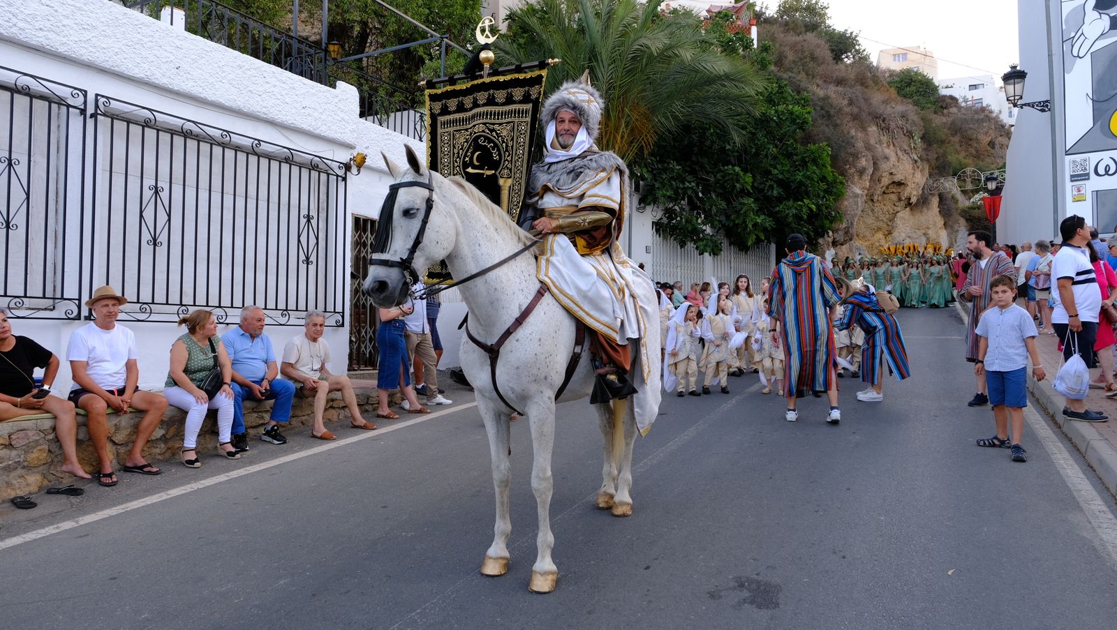 El espectacular desfile de Moros y Cristianos de Mojácar, en imágenes